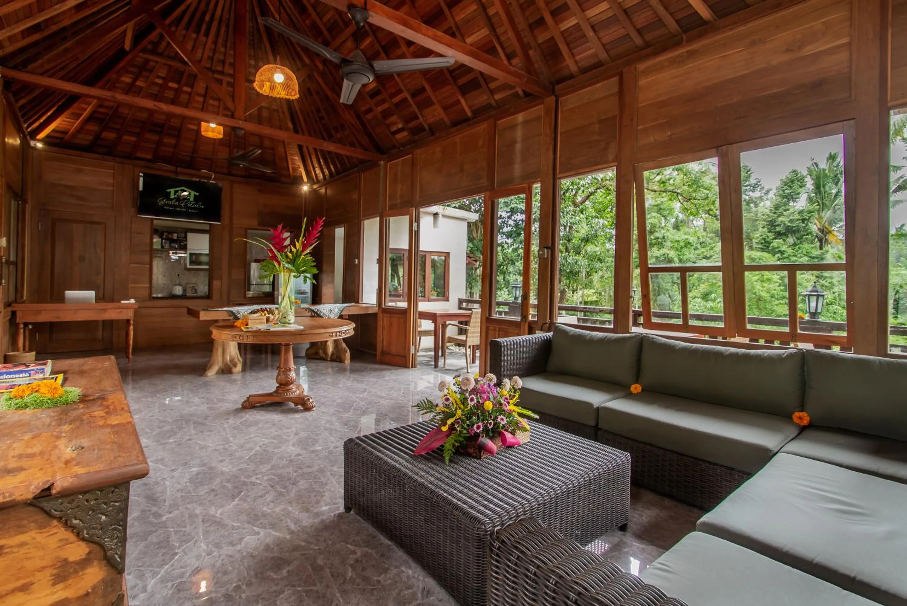 Lobby or reception in Graha Petulu Ubud by GenuineHost