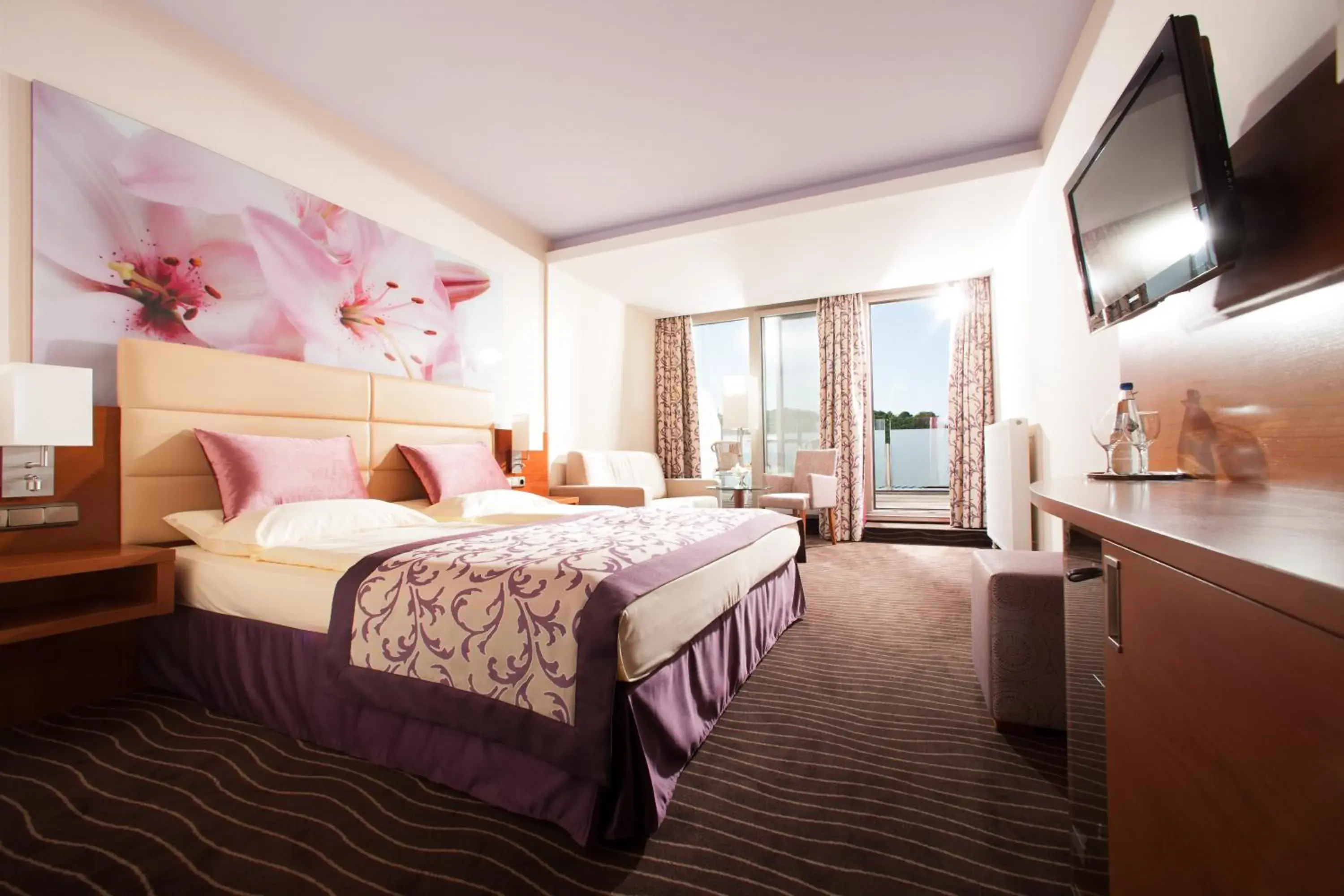 Comfort Double Room with Balcony and Thermal Bath Access in Hotel Vier Jahreszeiten Loipersdorf Comfort Double Room with Balcony and Thermal Bath Access in Hotel Vier Jahreszeiten Loipersdorf