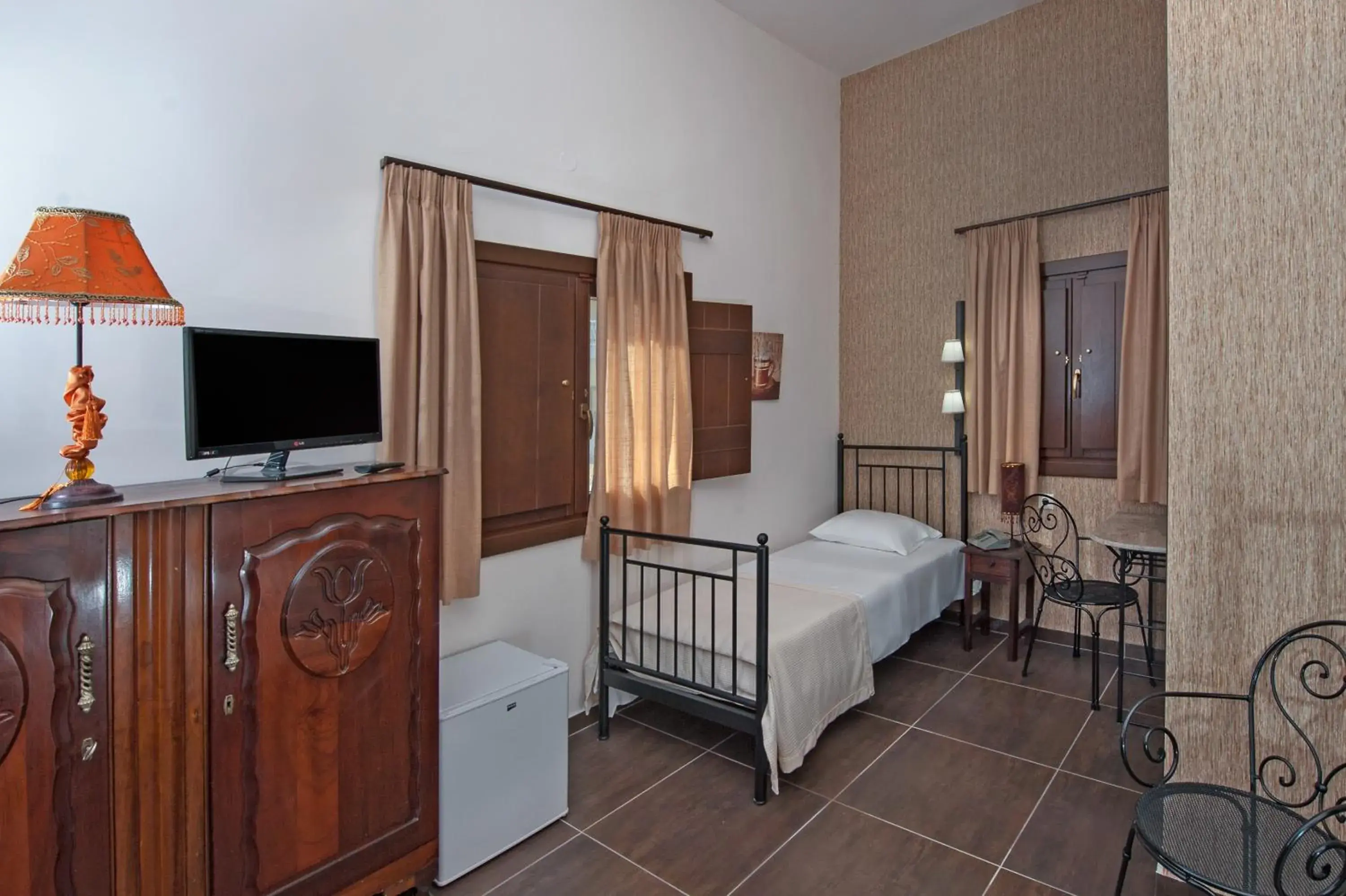 Standard Twin Room in Polys Guest House Standard Twin Room in Polys Guest House