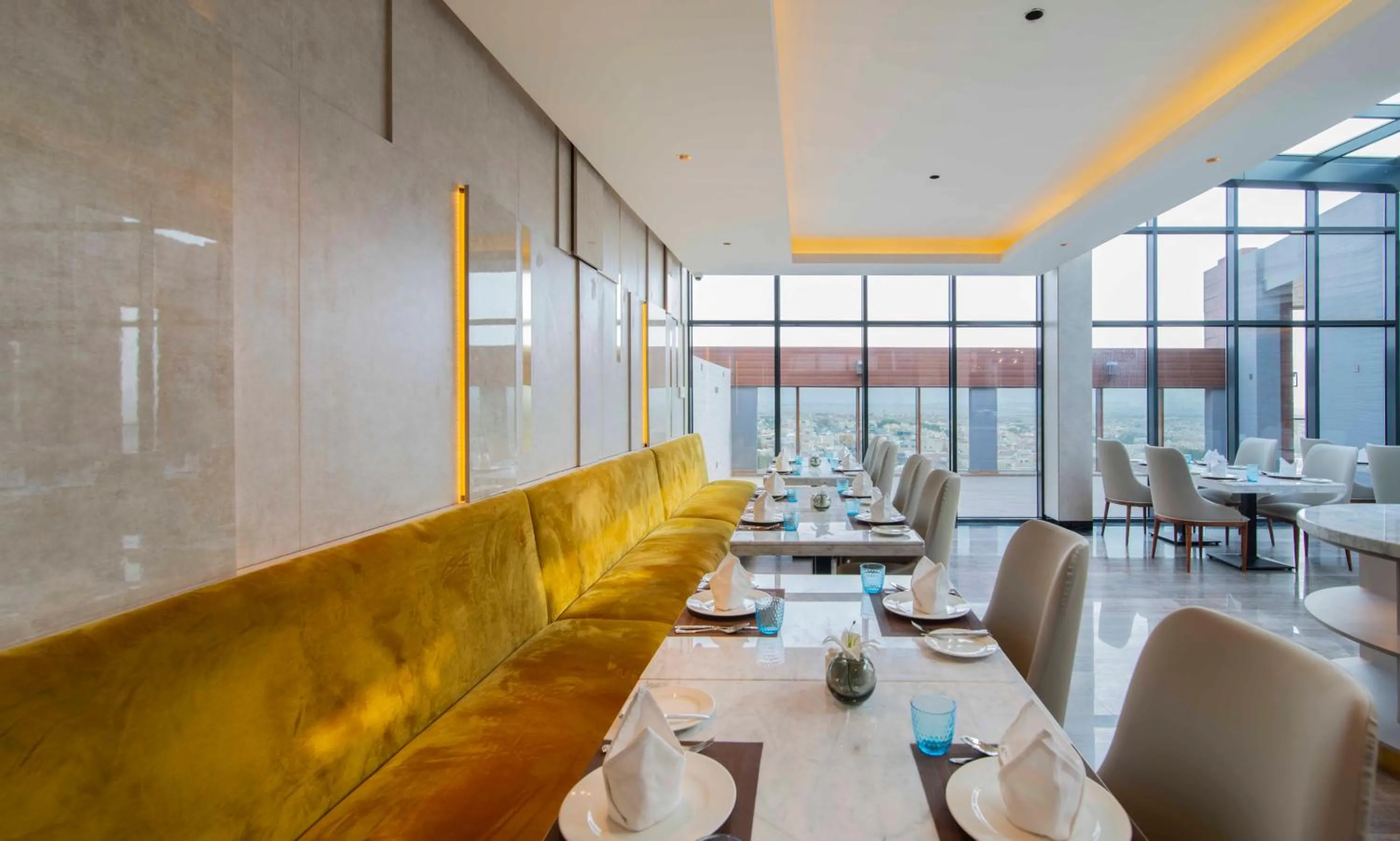 Restaurant/places to eat in WAW Hotel Suites King Abdullah Road