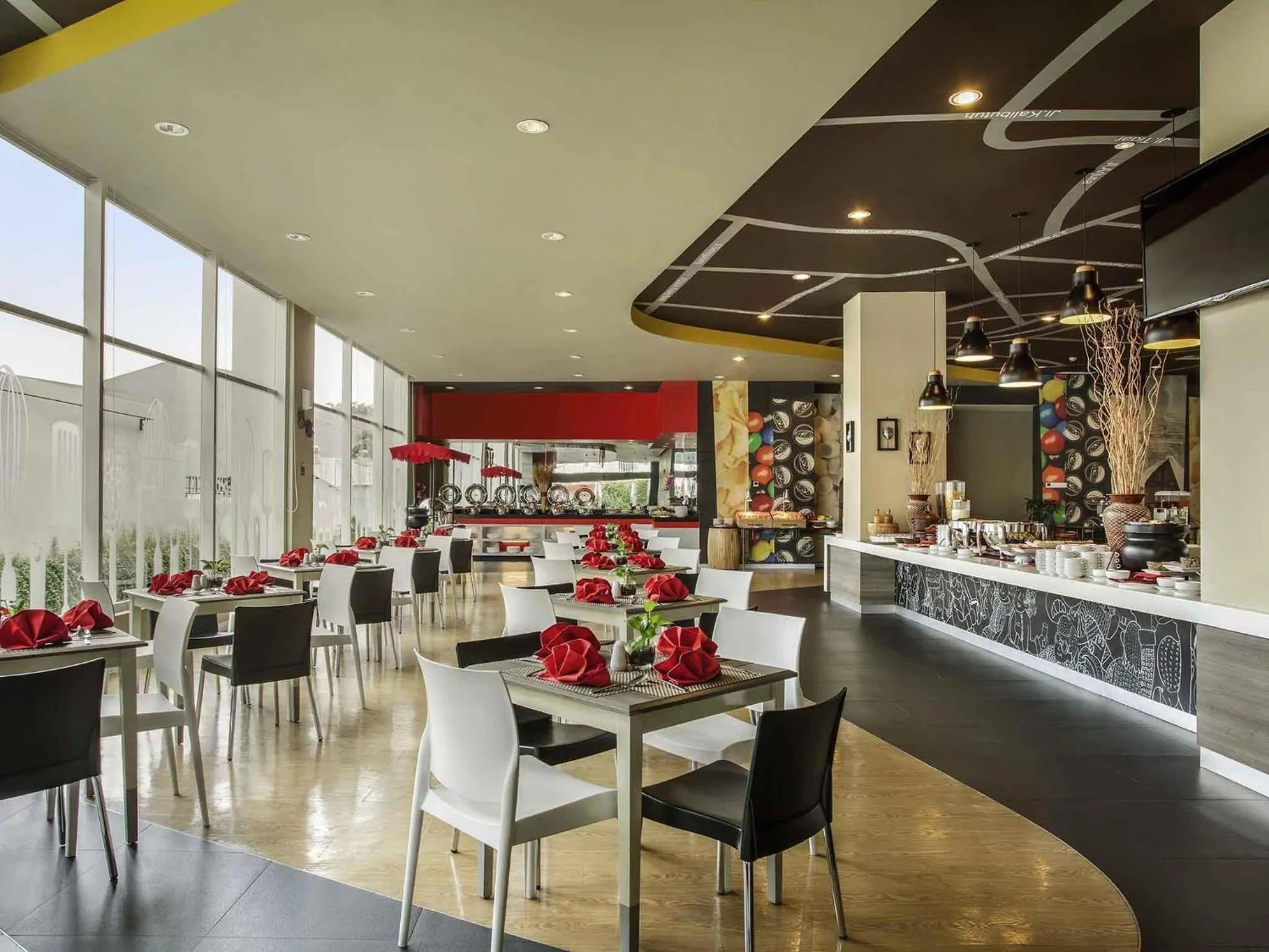 Restaurant/places to eat in Ibis Surabaya City Center