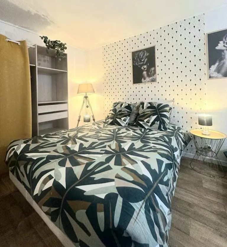 Bed in La Villa Du Menhir Chambre d'hôtes