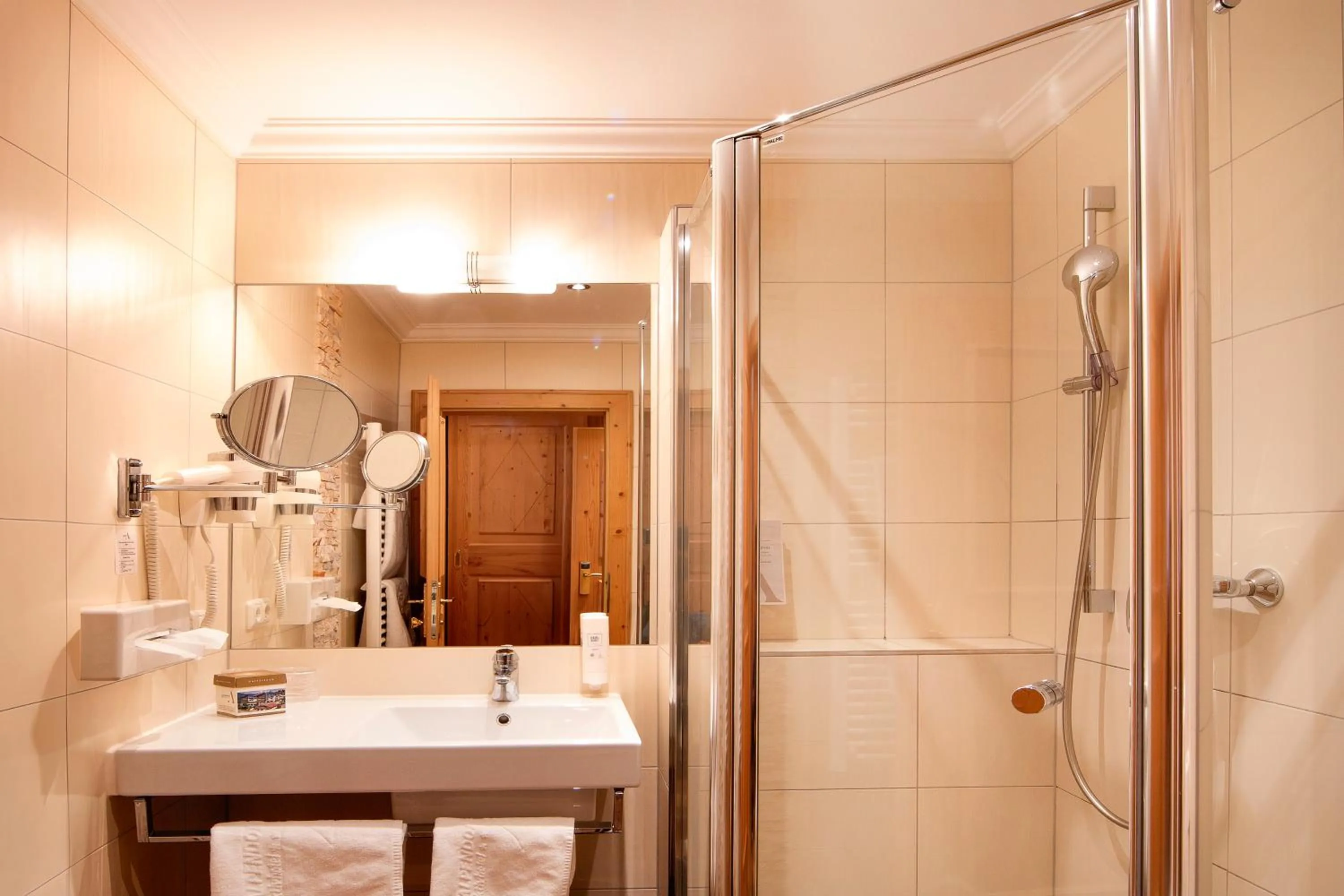 Bathroom in Aktivhotel Alpendorf