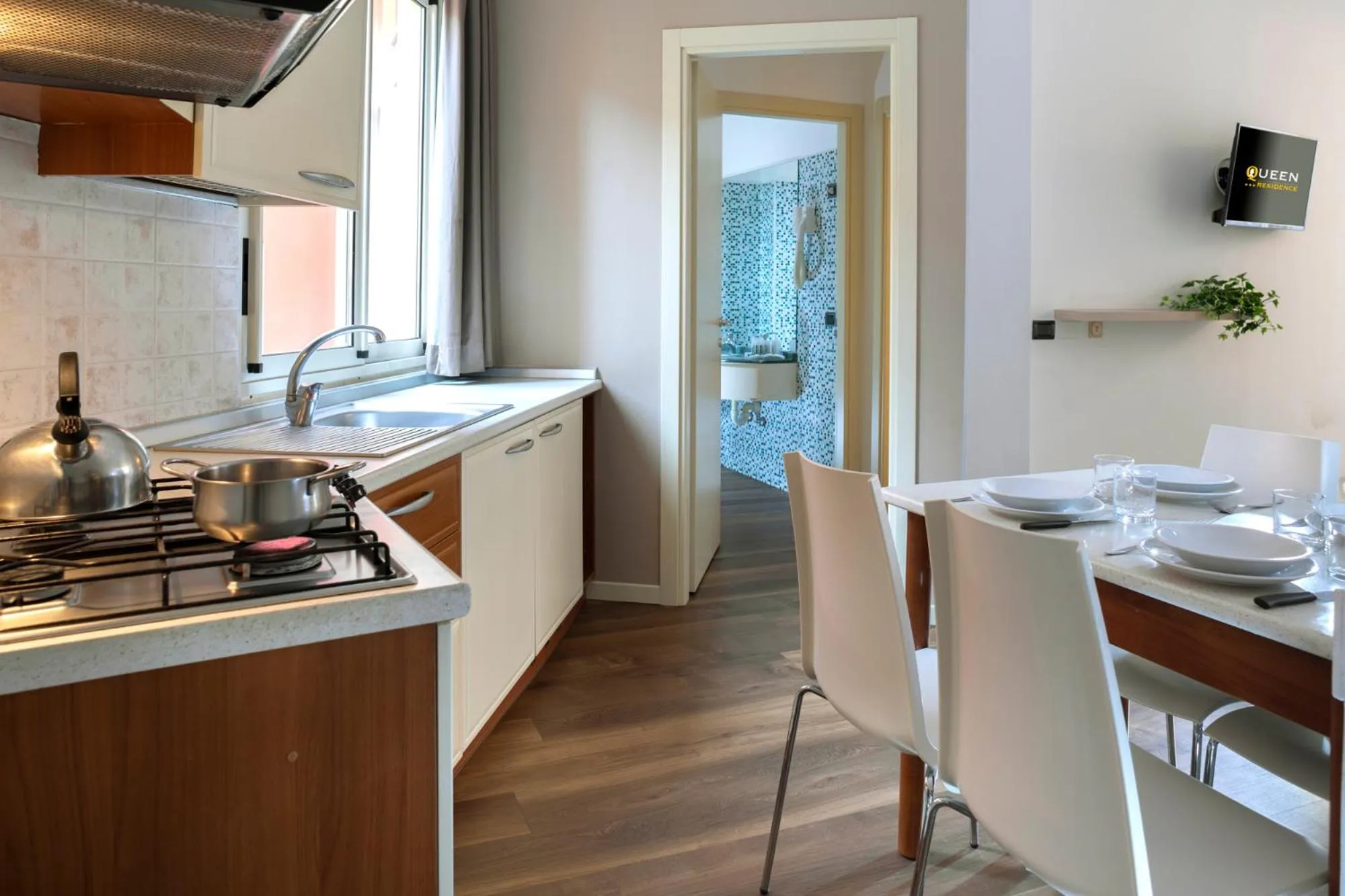 Kitchen or kitchenette in Residence Queen