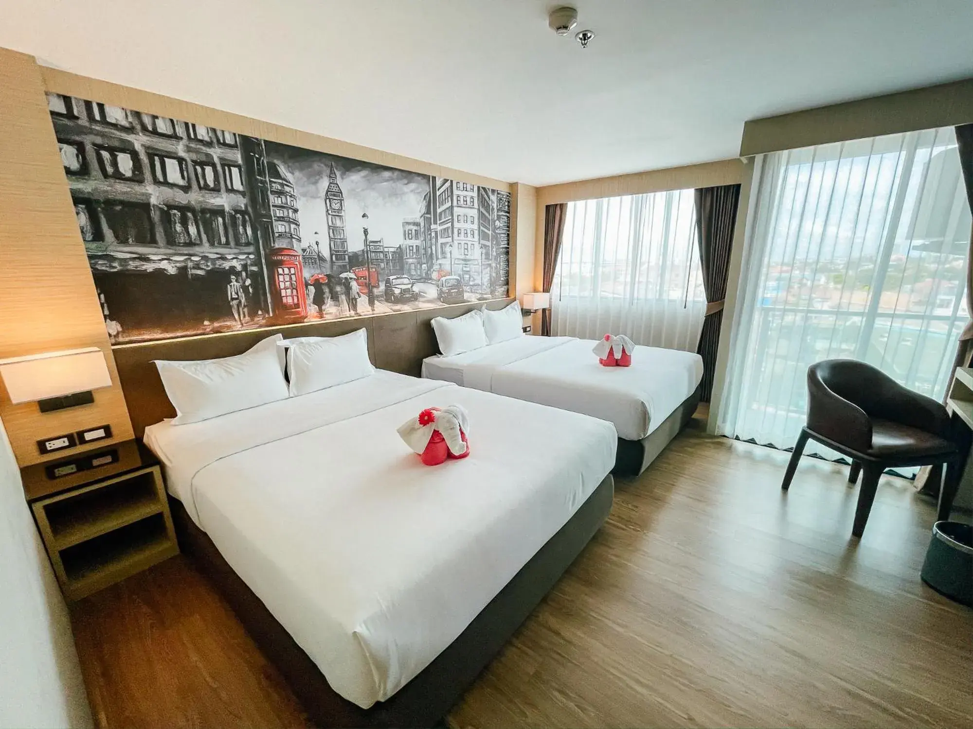 Deluxe Premier in GLOW Pattaya Deluxe Premier in GLOW Pattaya