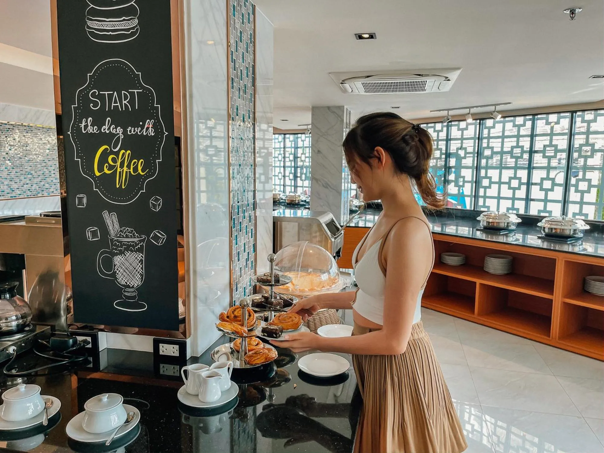 Restaurant/places to eat in GLOW Pattaya