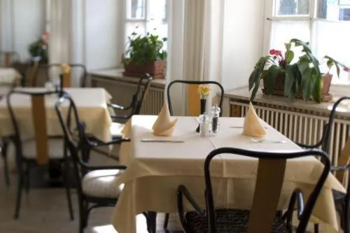 Restaurant/places to eat in Hotel Csejtei