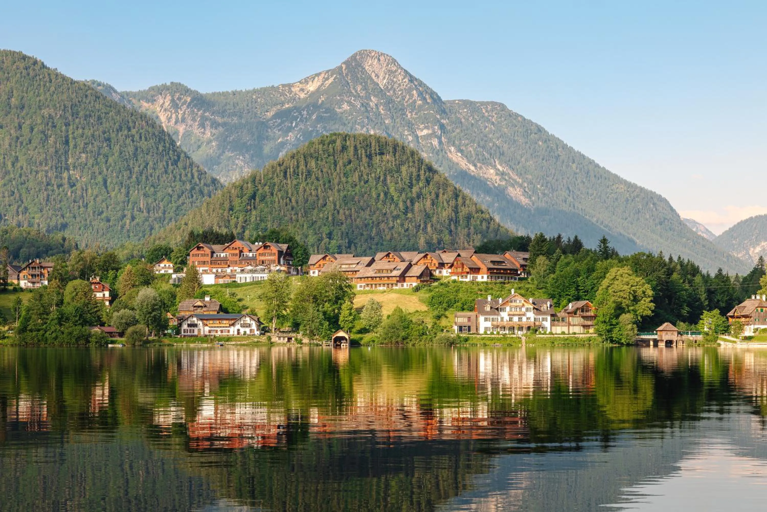Natural landscape in MONDI Hotel am Grundlsee