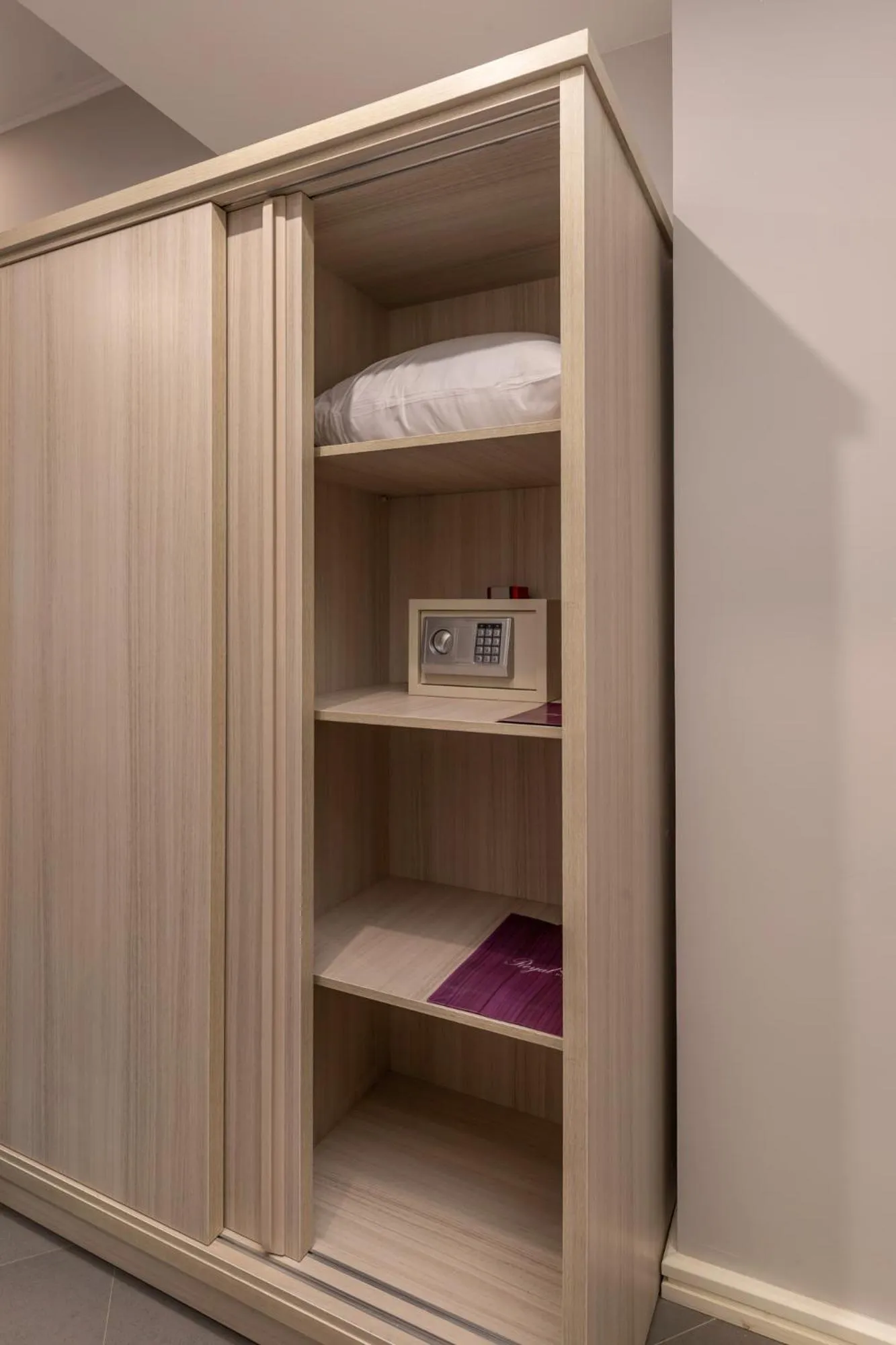 Photo of the whole room in Royal Day Plaza Hotel