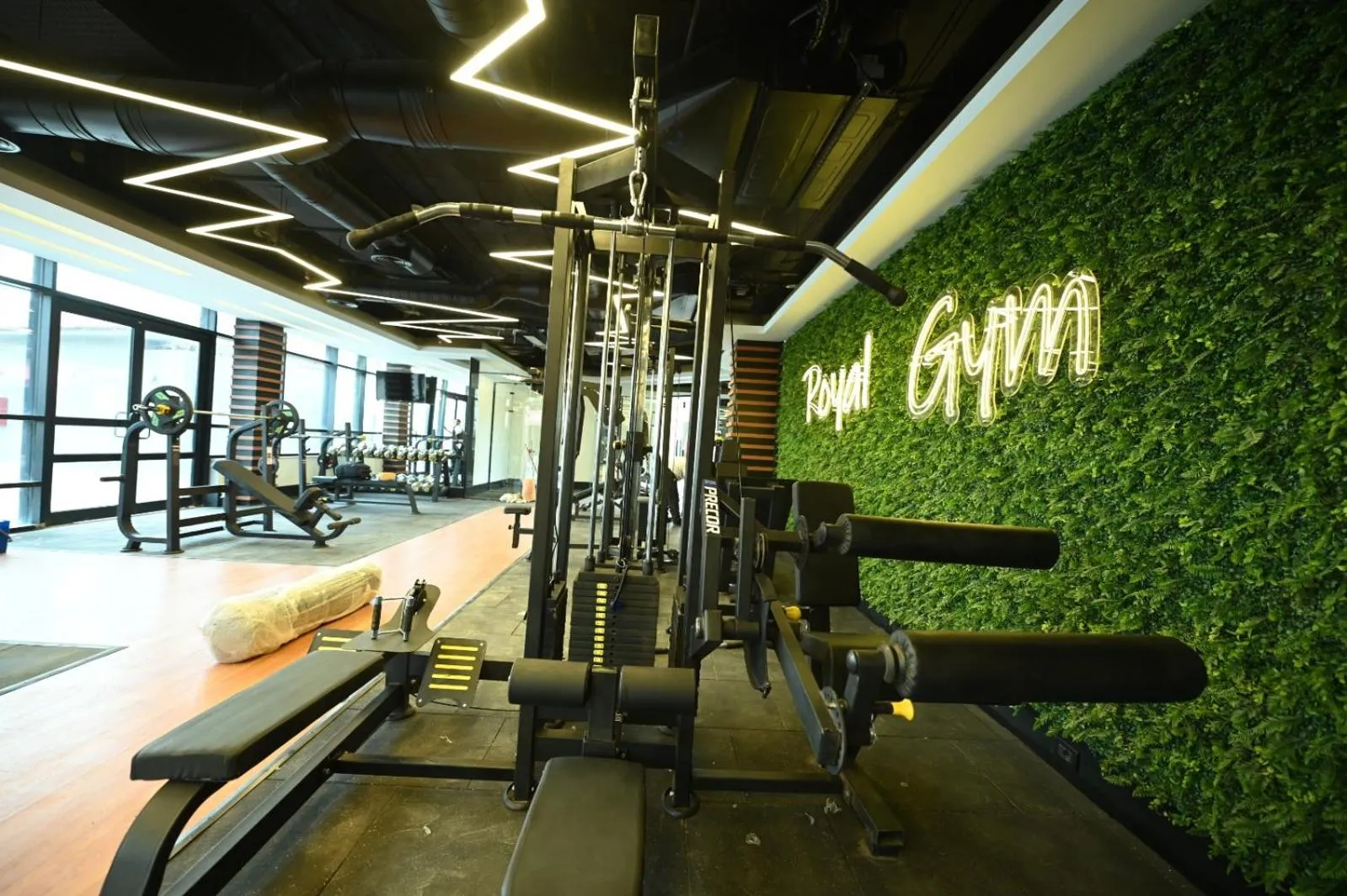 Fitness centre/facilities in Royal Day Plaza Hotel