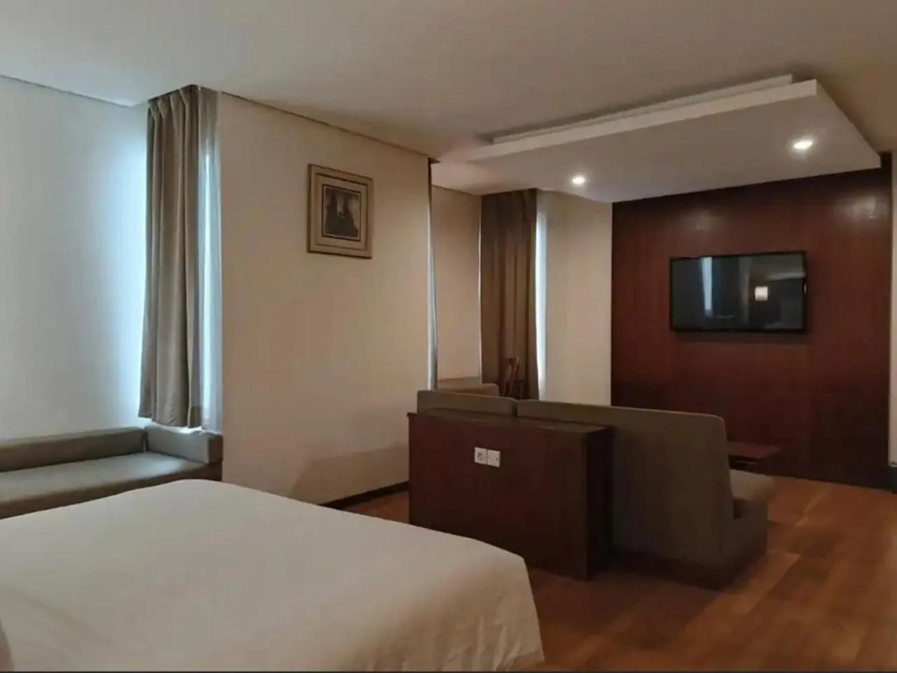 Living room, Bed in Oak Tree Emerald Hotel & Coventions Semarang