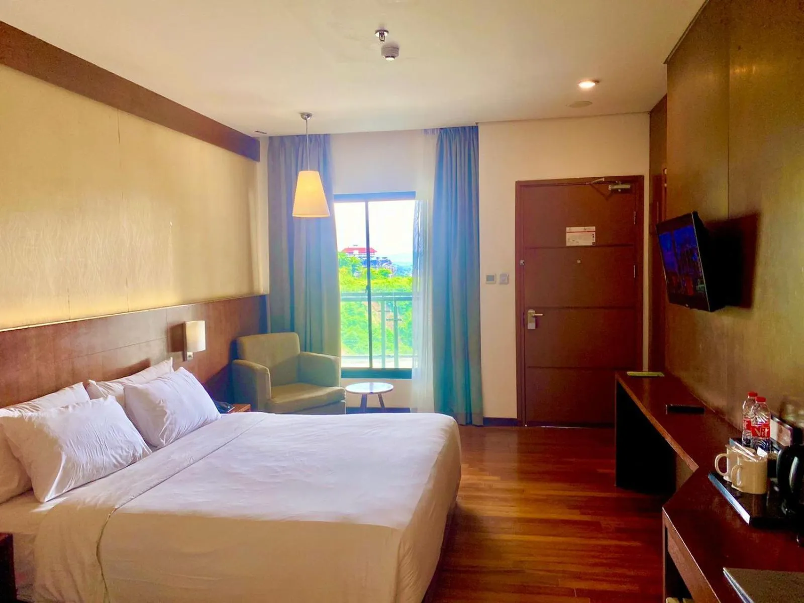 Bed in Oak Tree Emerald Hotel & Coventions Semarang