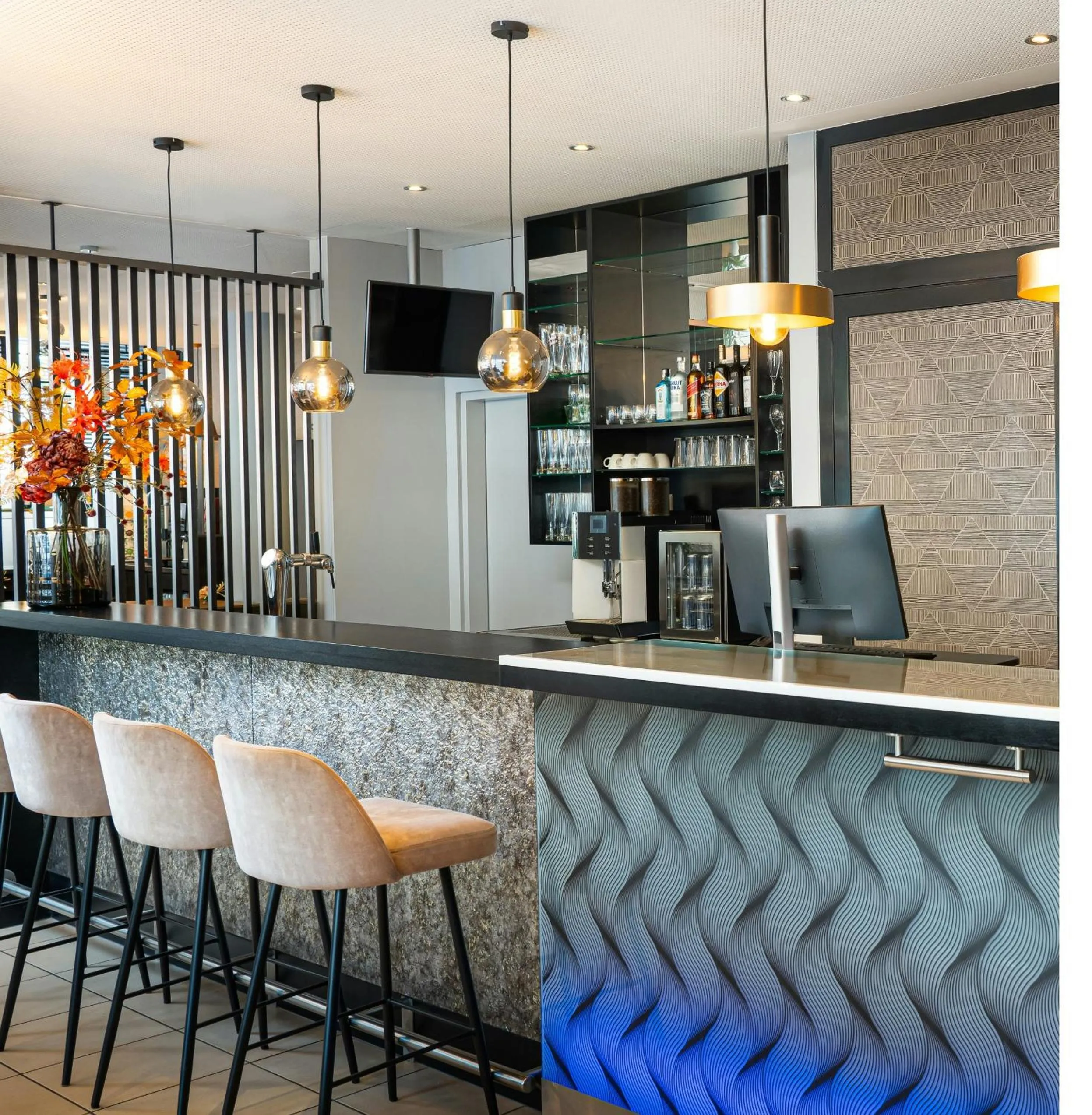 Lounge or bar in Leonardo Hotel Salzburg City Center