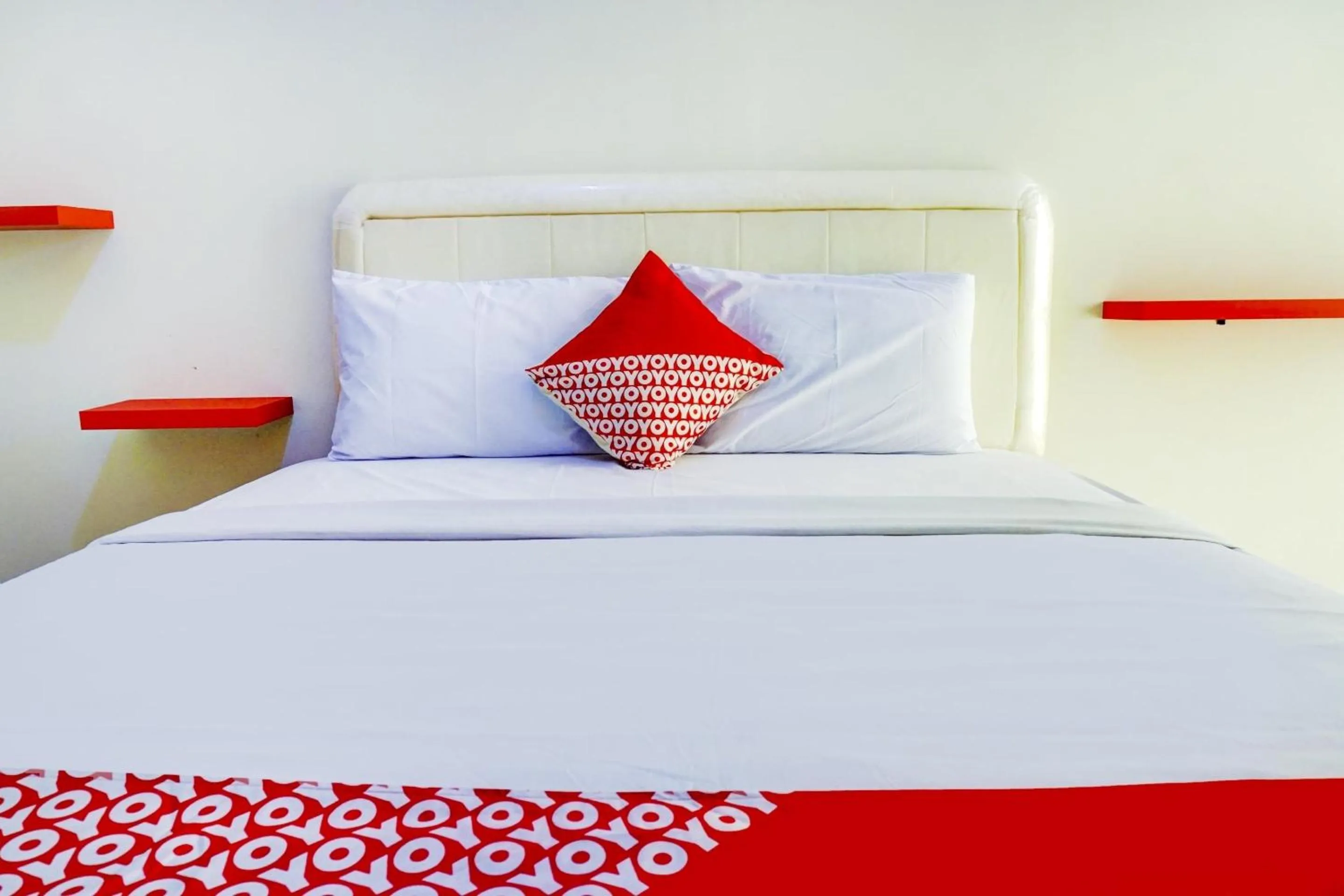 Bedroom, Bed in Hotel O Apartemen Bogor Valley