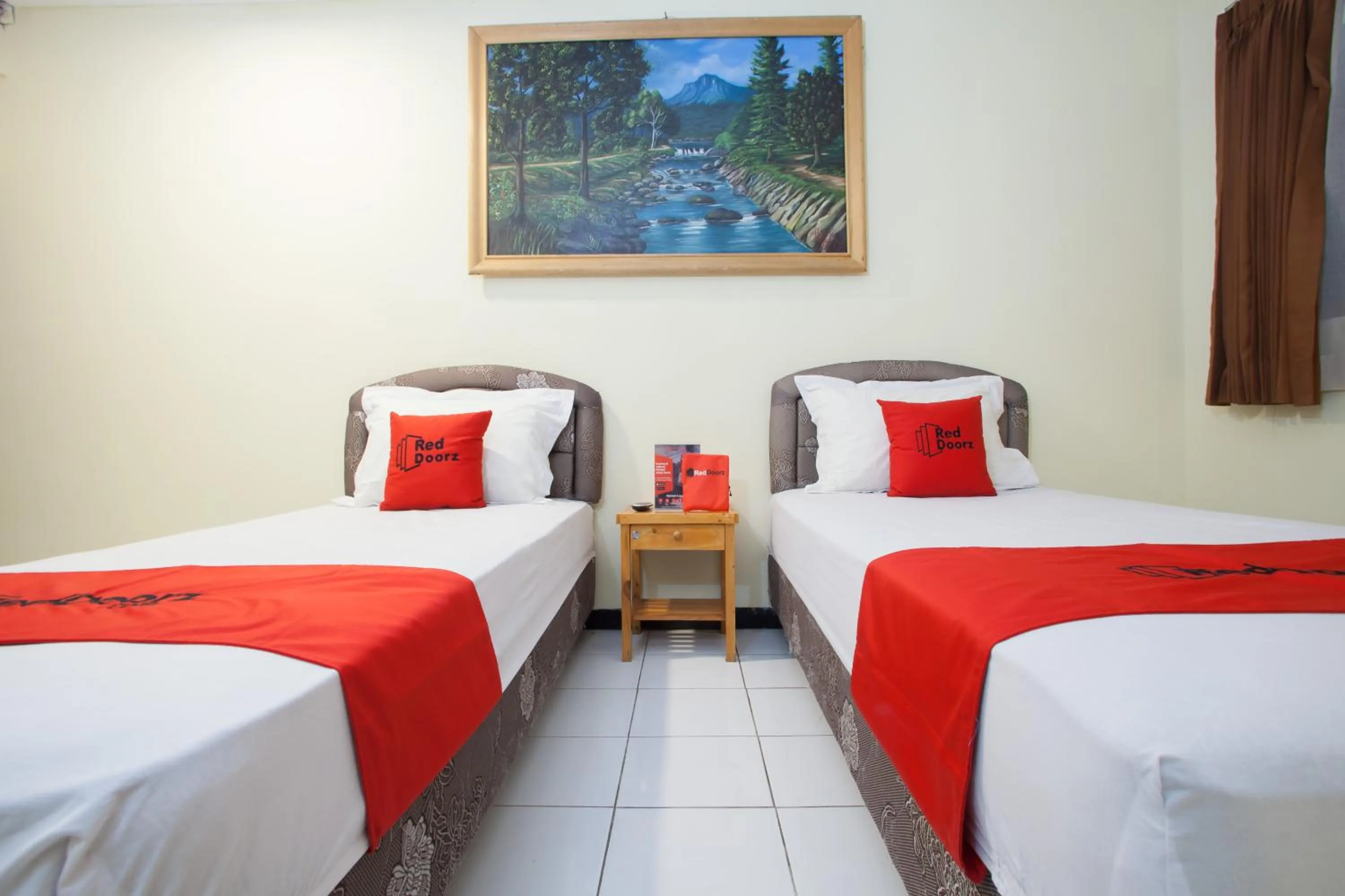 Bed in RedDoorz At Pandan Inn Batu