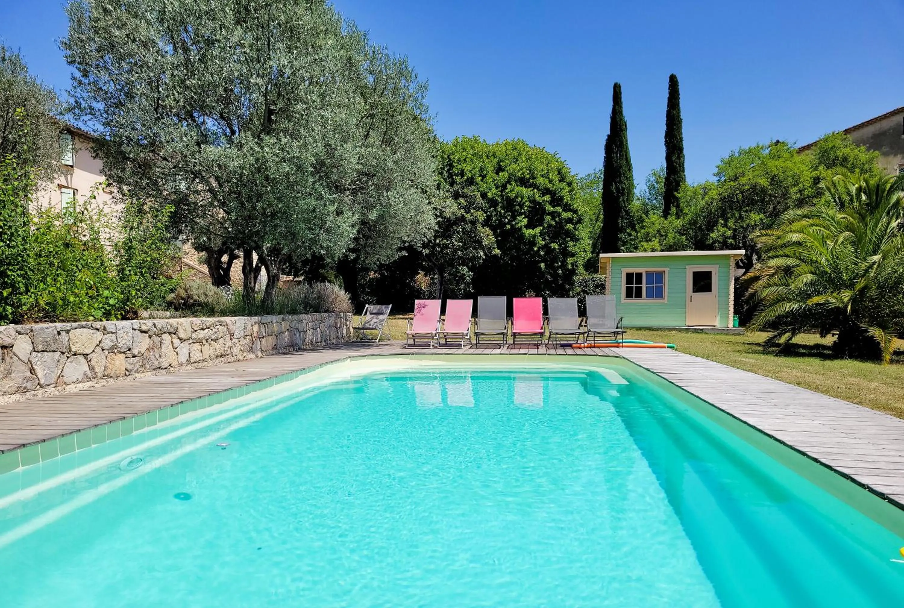 Pool view in L'Escale Provençale