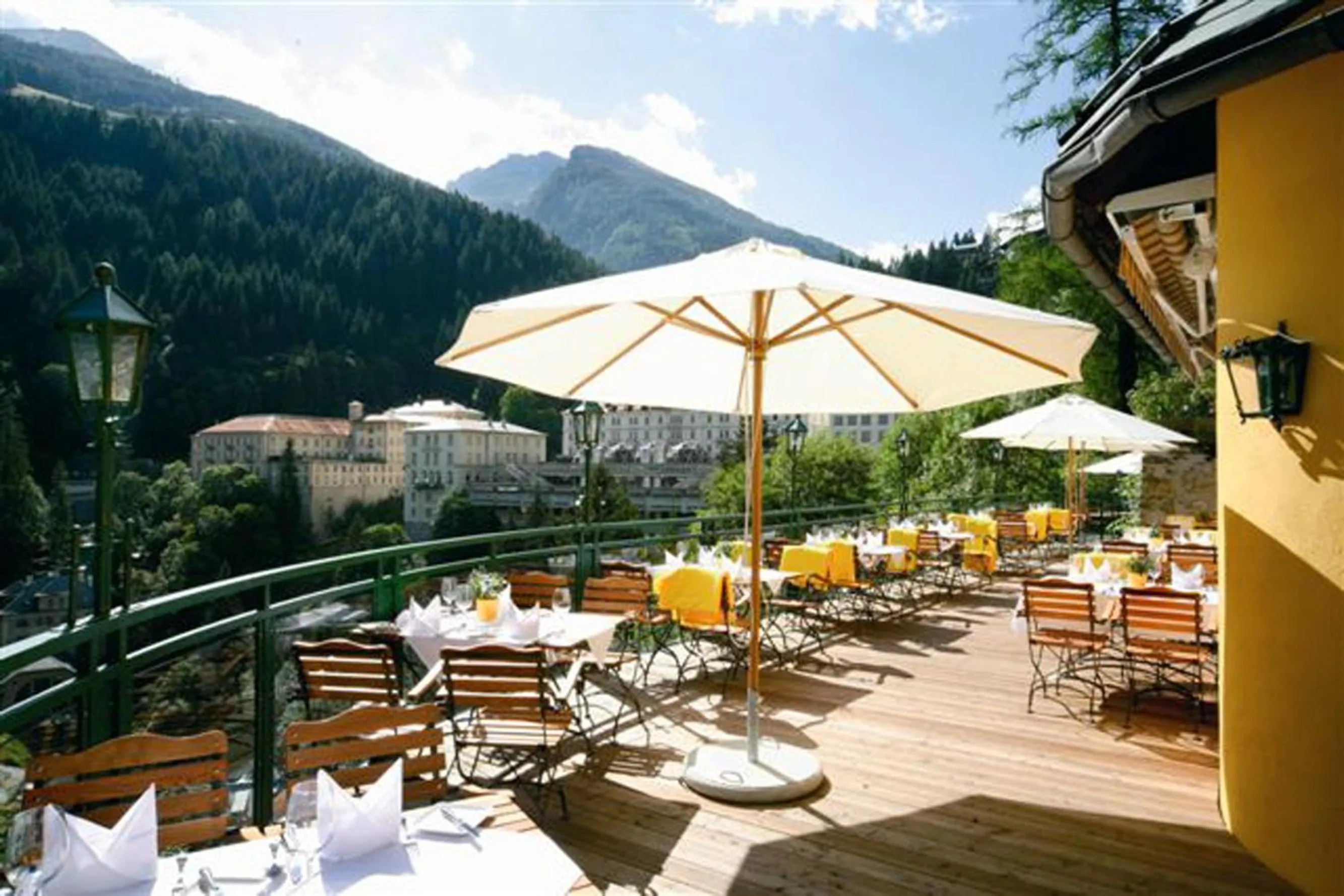 Restaurant/places to eat in Villa Solitude