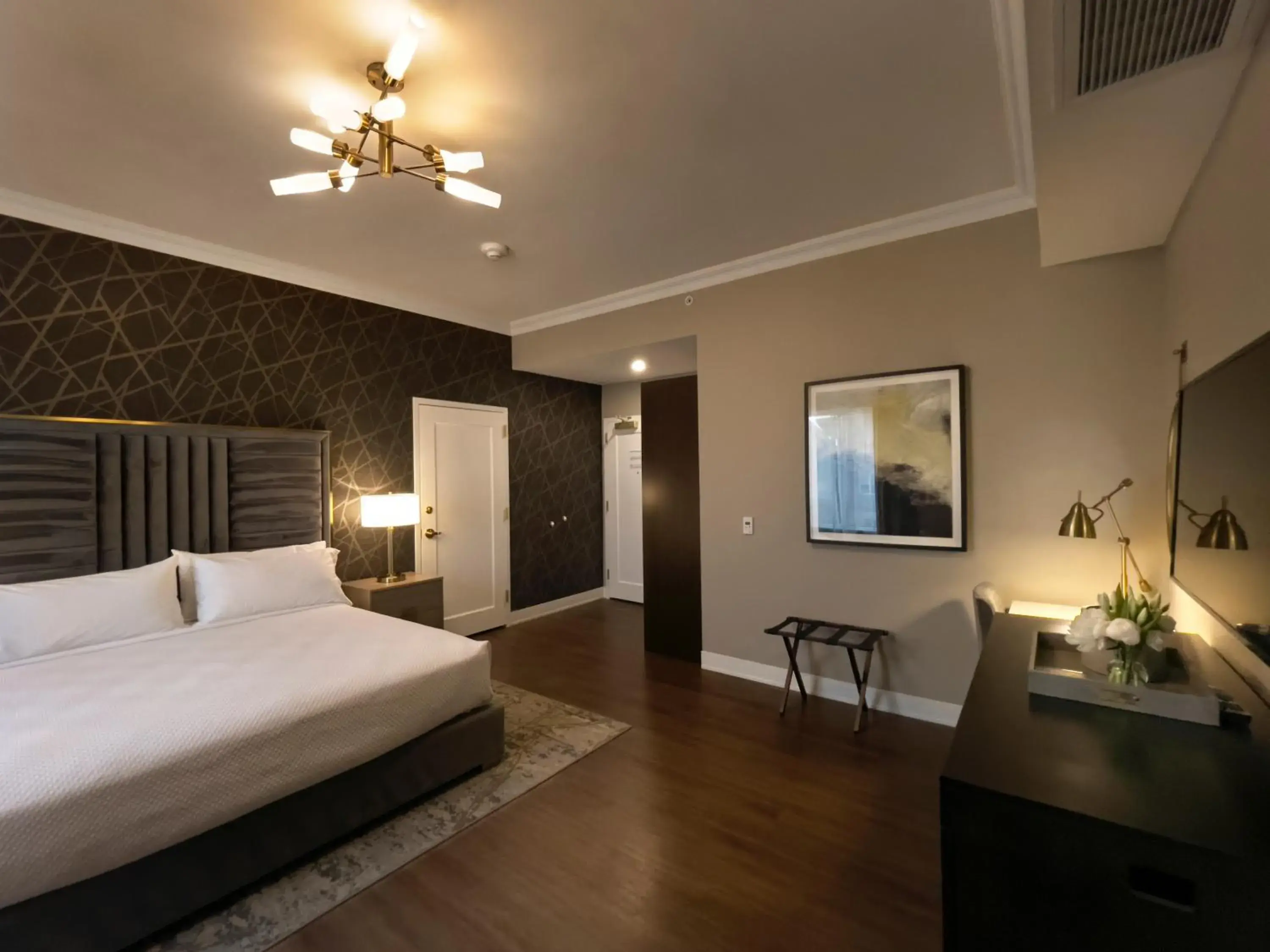 King Room in The Chateau Grande Hotel King Room in The Chateau Grande Hotel