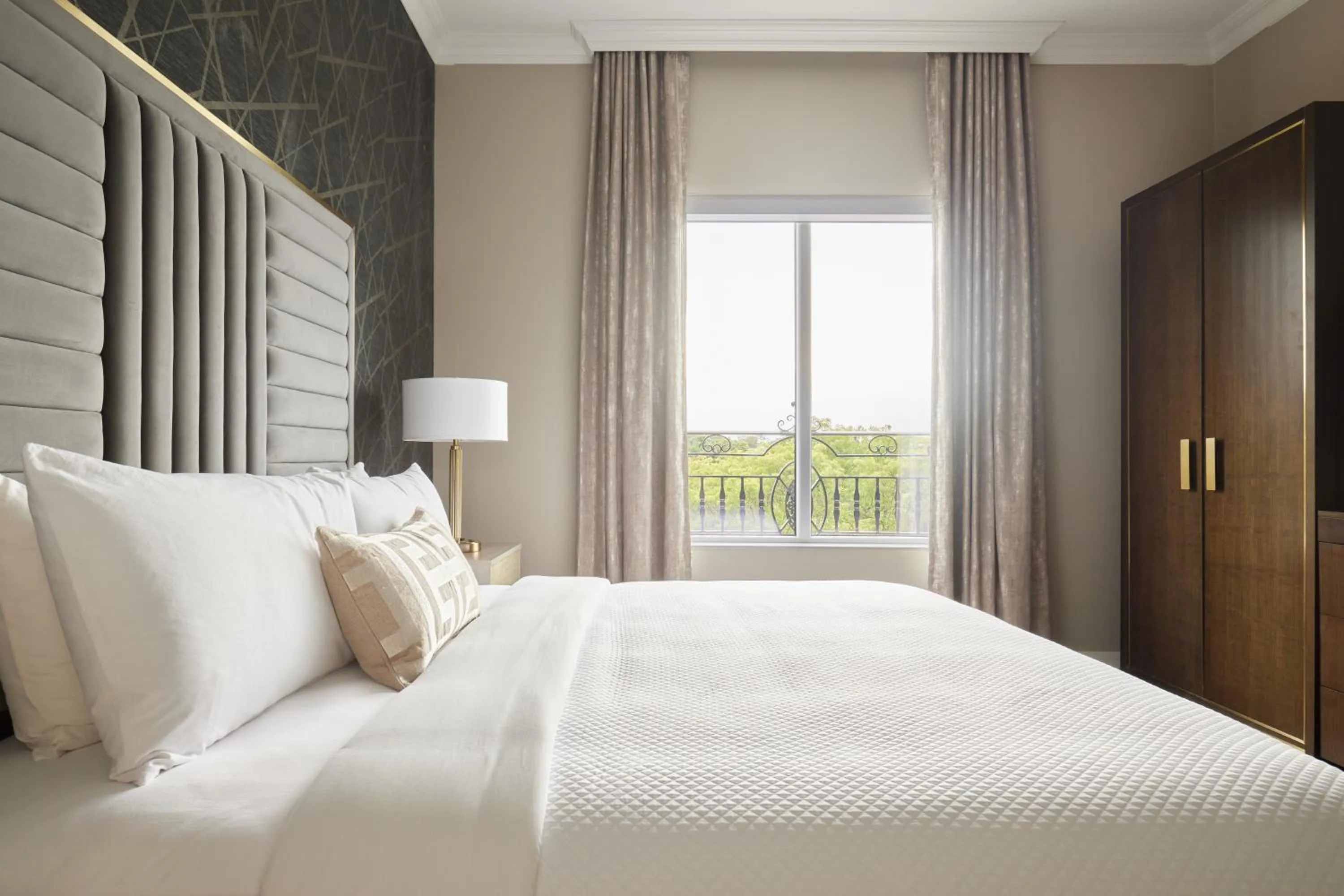 Bedroom, Bed in The Chateau Grande Hotel