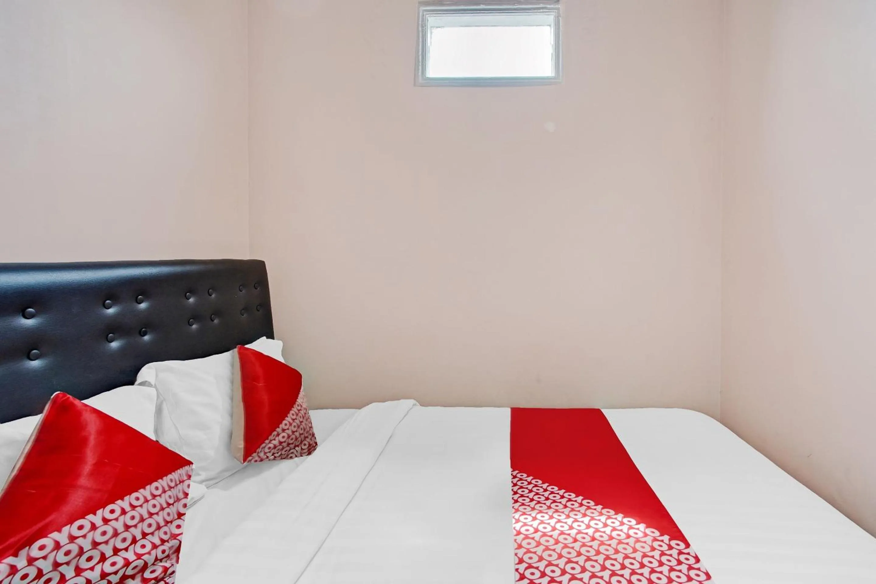 Bedroom in OYO 90234 Dhoho Family Guest House