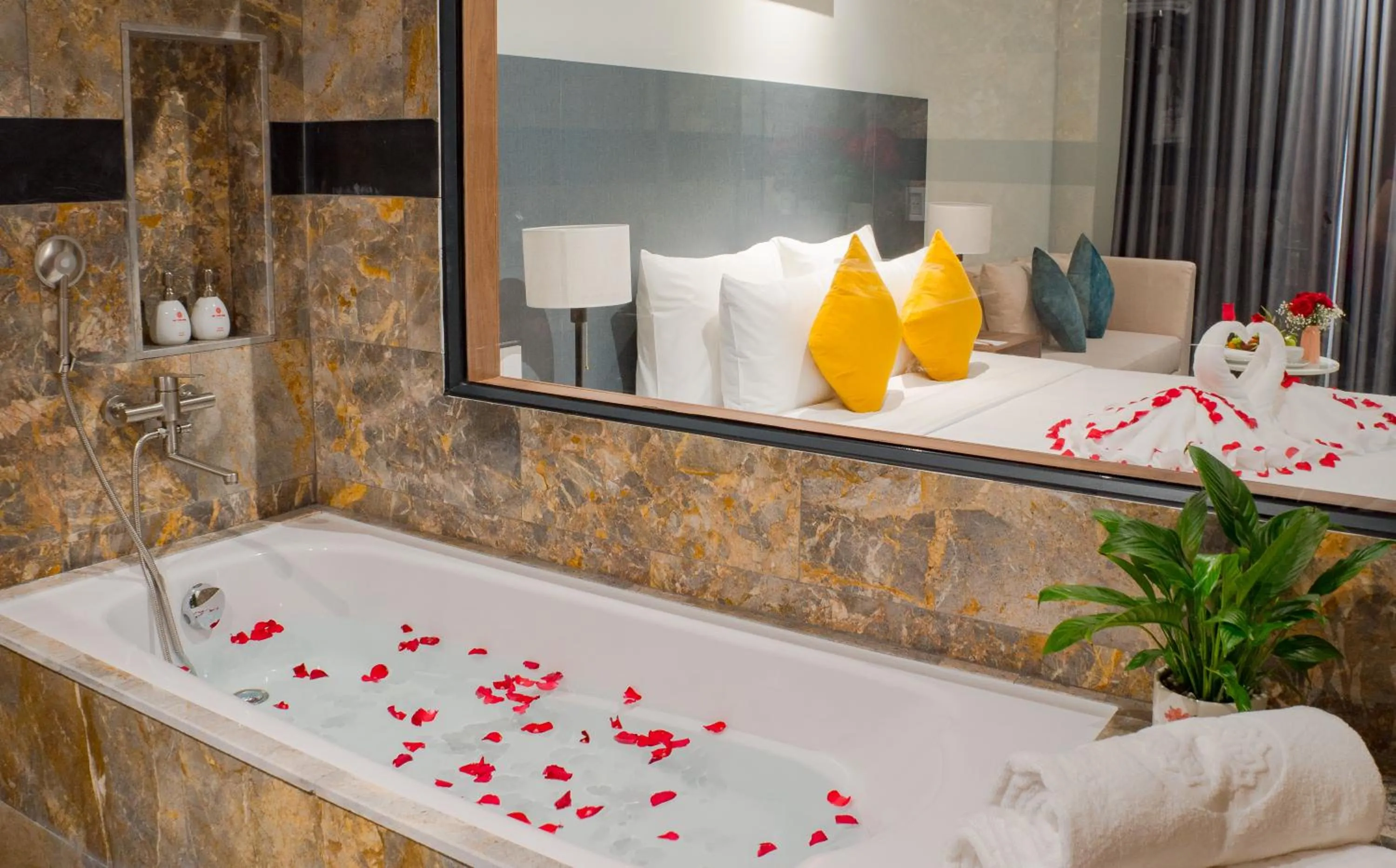 Bath in PHU THANG GRAND HOTEL