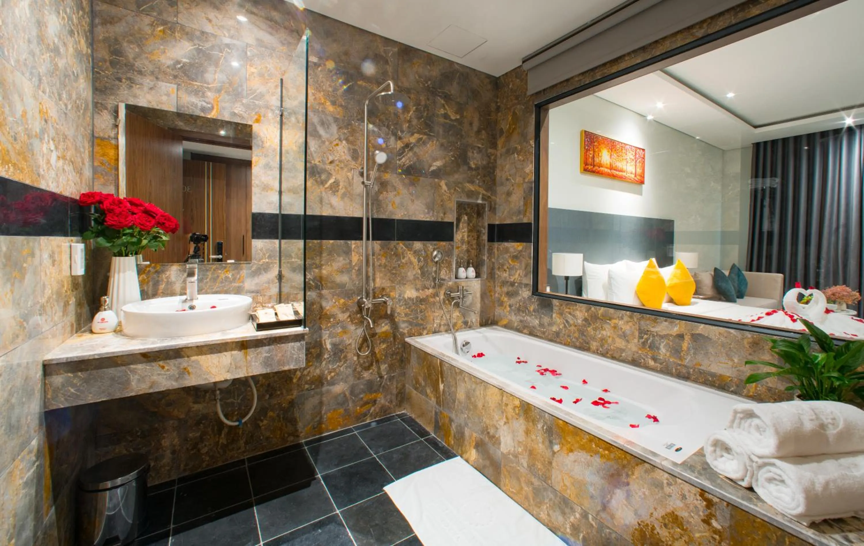 Bath in PHU THANG GRAND HOTEL