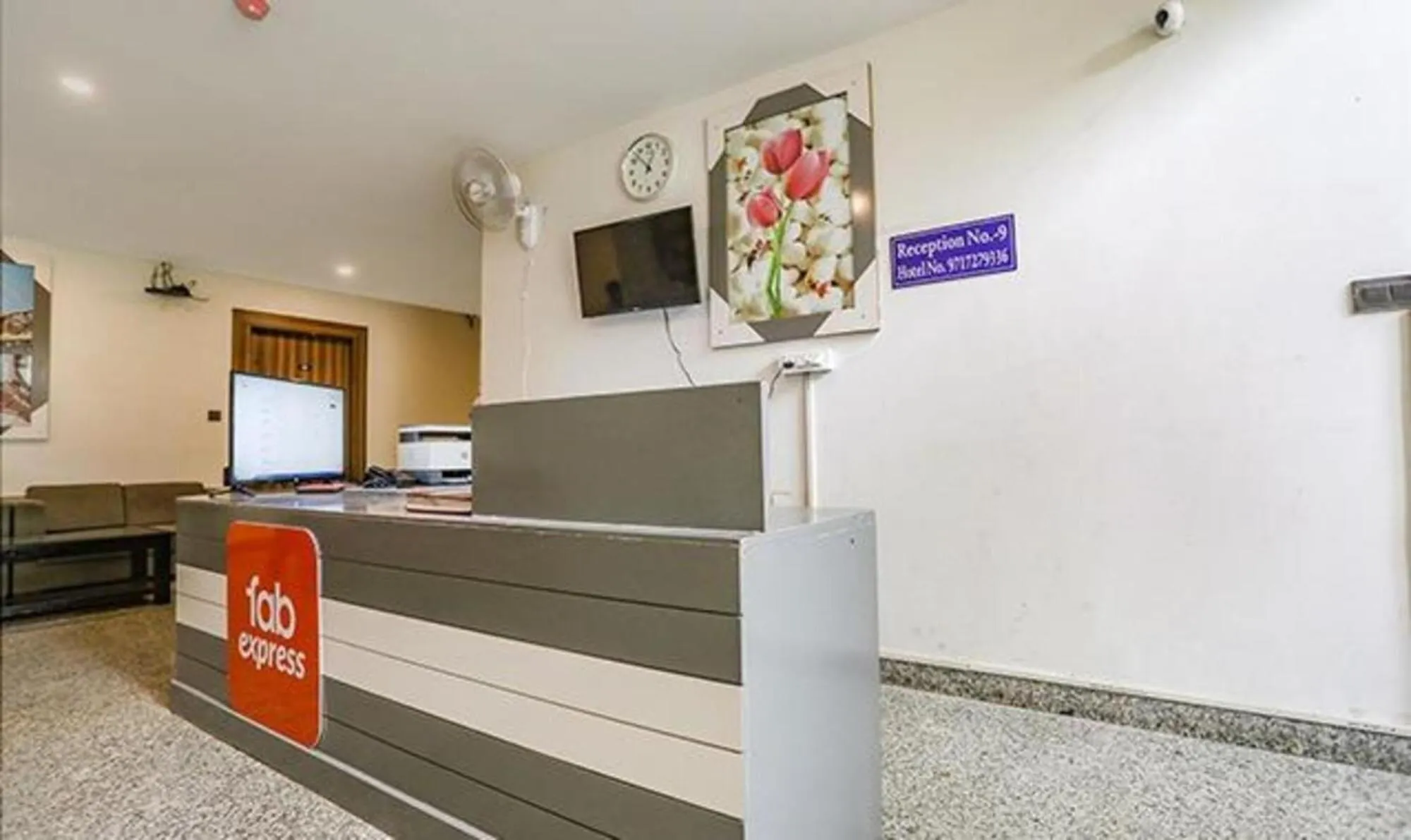 Lobby or reception in FabHotel Royale 58