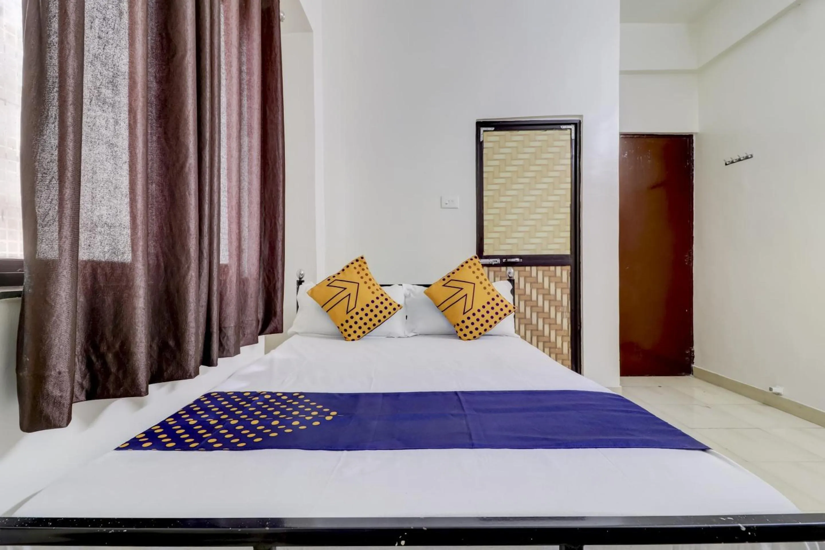 Bedroom in Hotel O Royal Rest Rooms