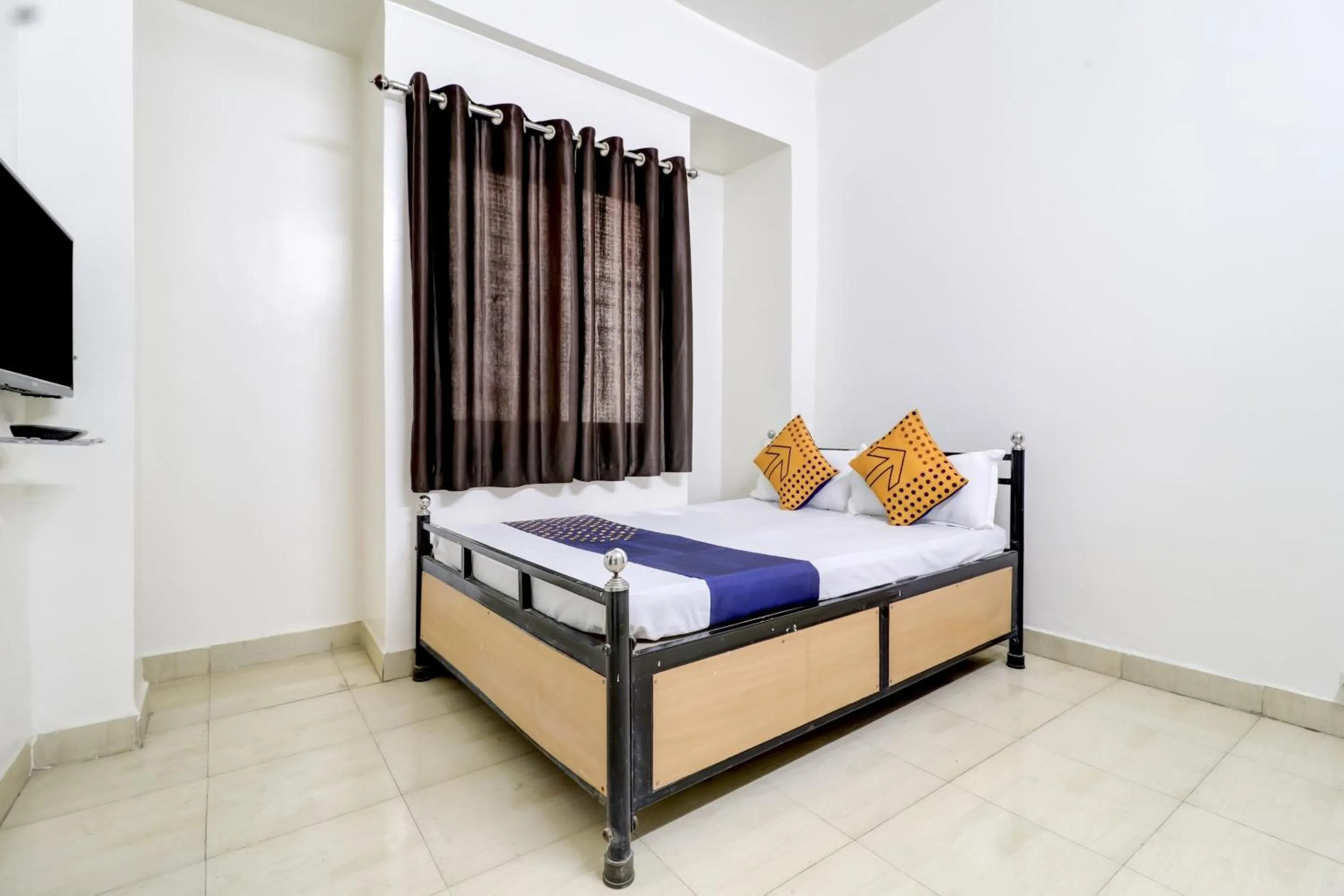 Bedroom, Bed in Hotel O Royal Rest Rooms