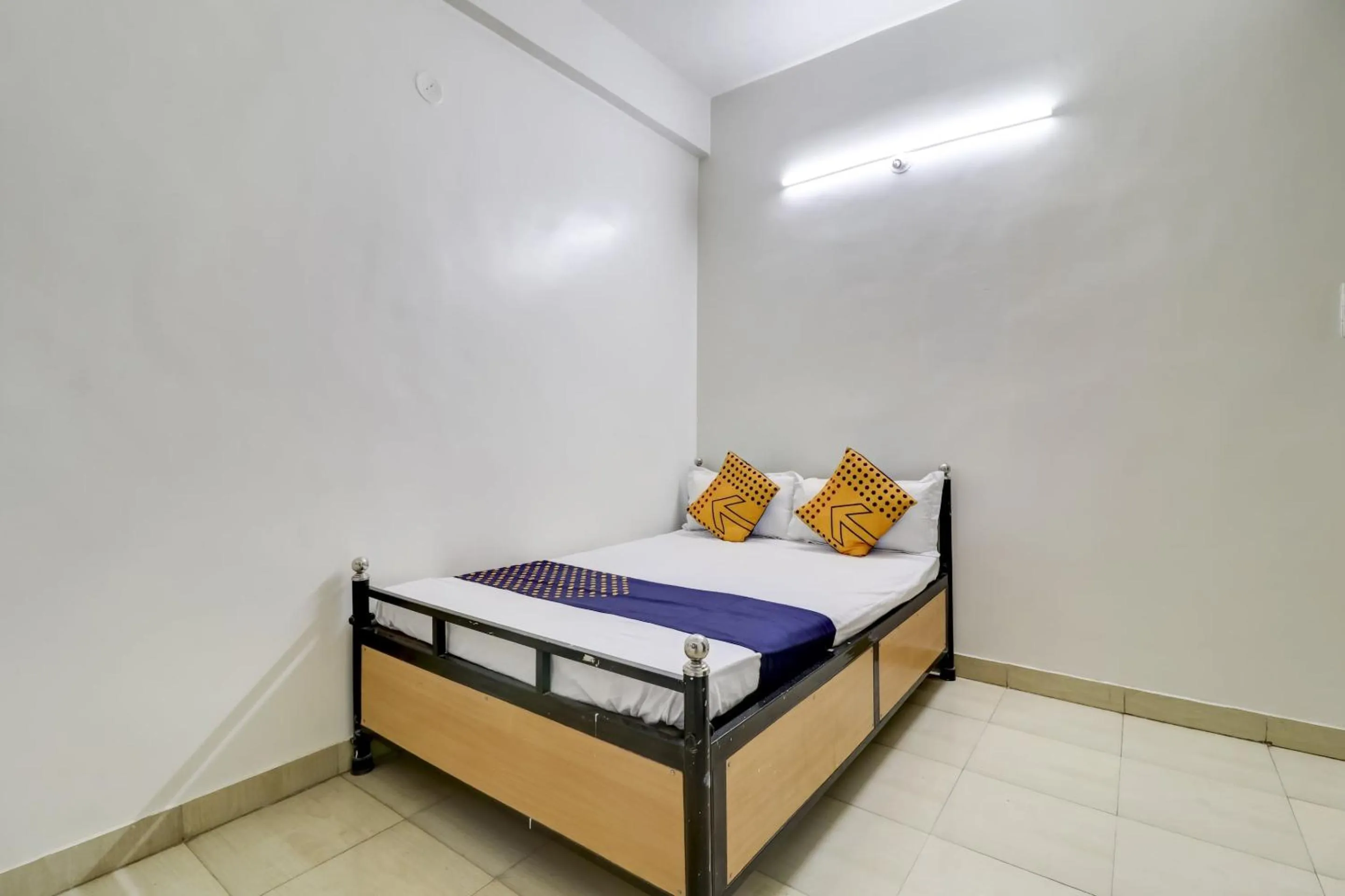 Bedroom in Hotel O Royal Rest Rooms