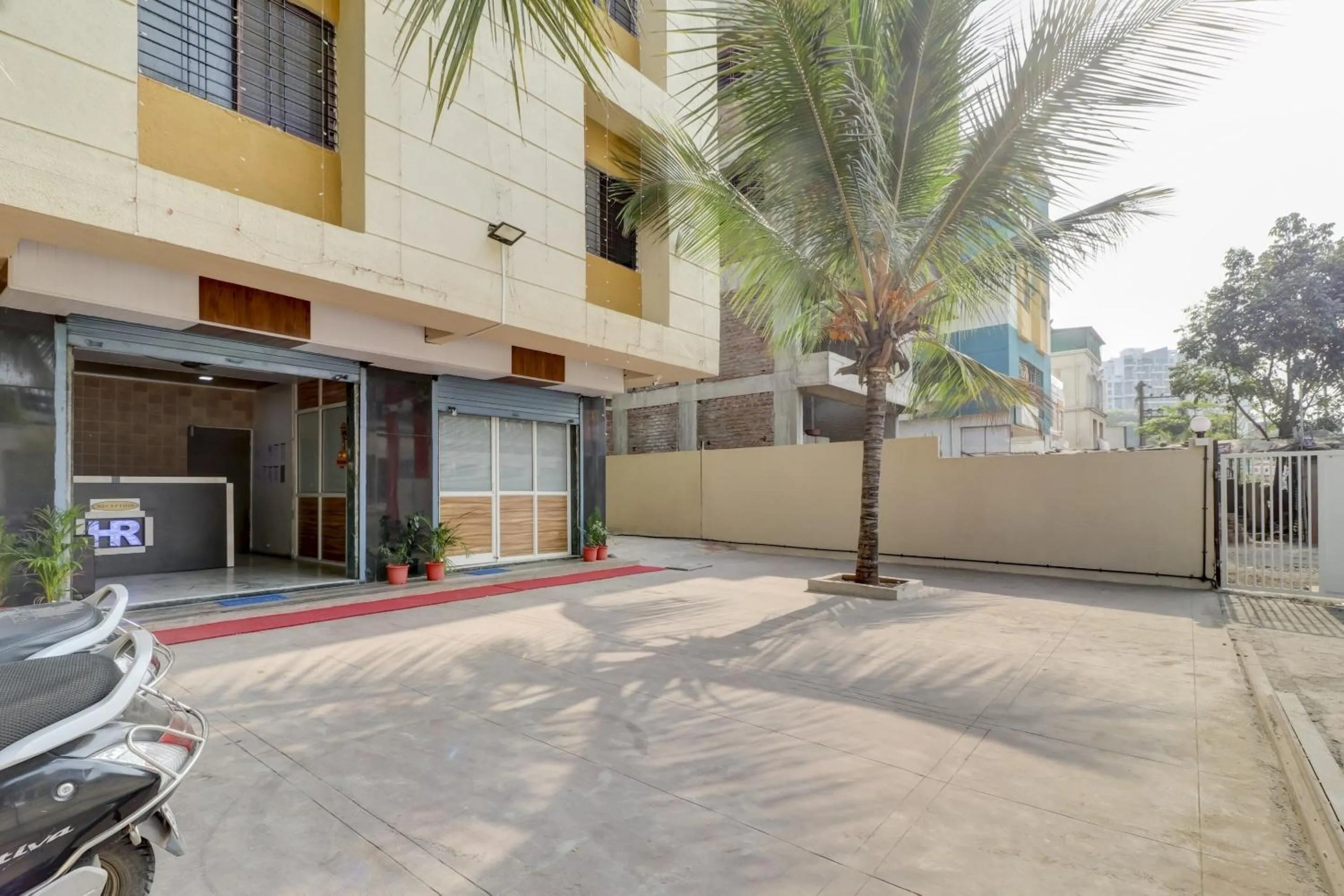 Facade/entrance in Hotel O Royal Rest Rooms