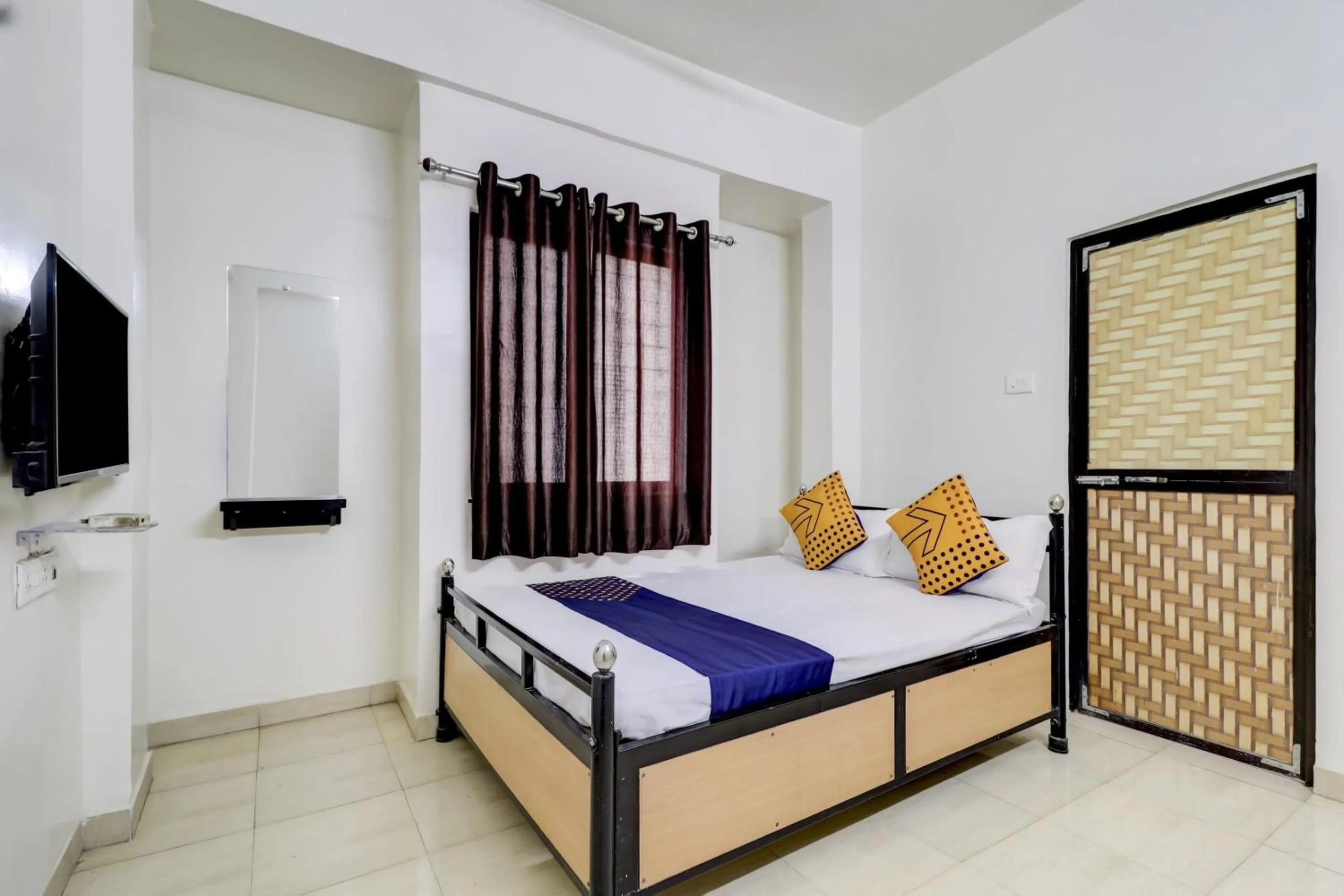 Bedroom in Hotel O Royal Rest Rooms