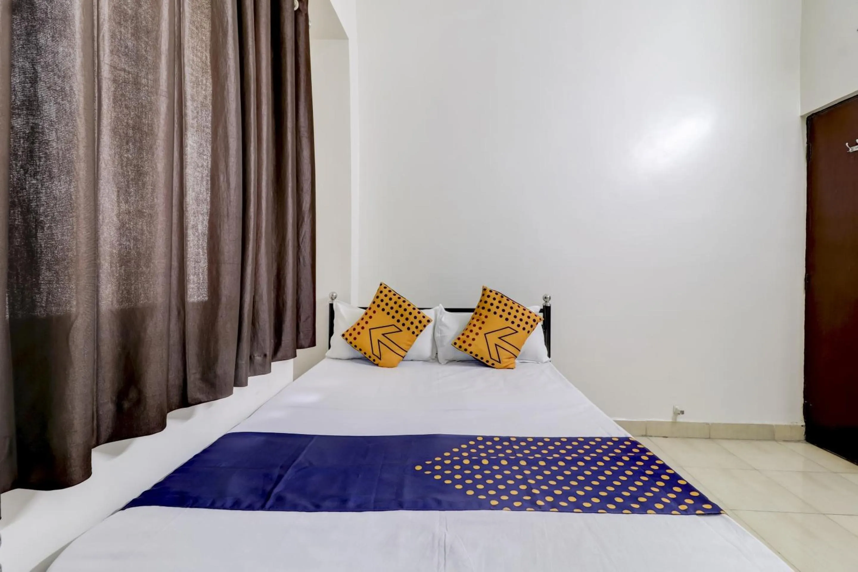 Bedroom, Bed in Hotel O Royal Rest Rooms