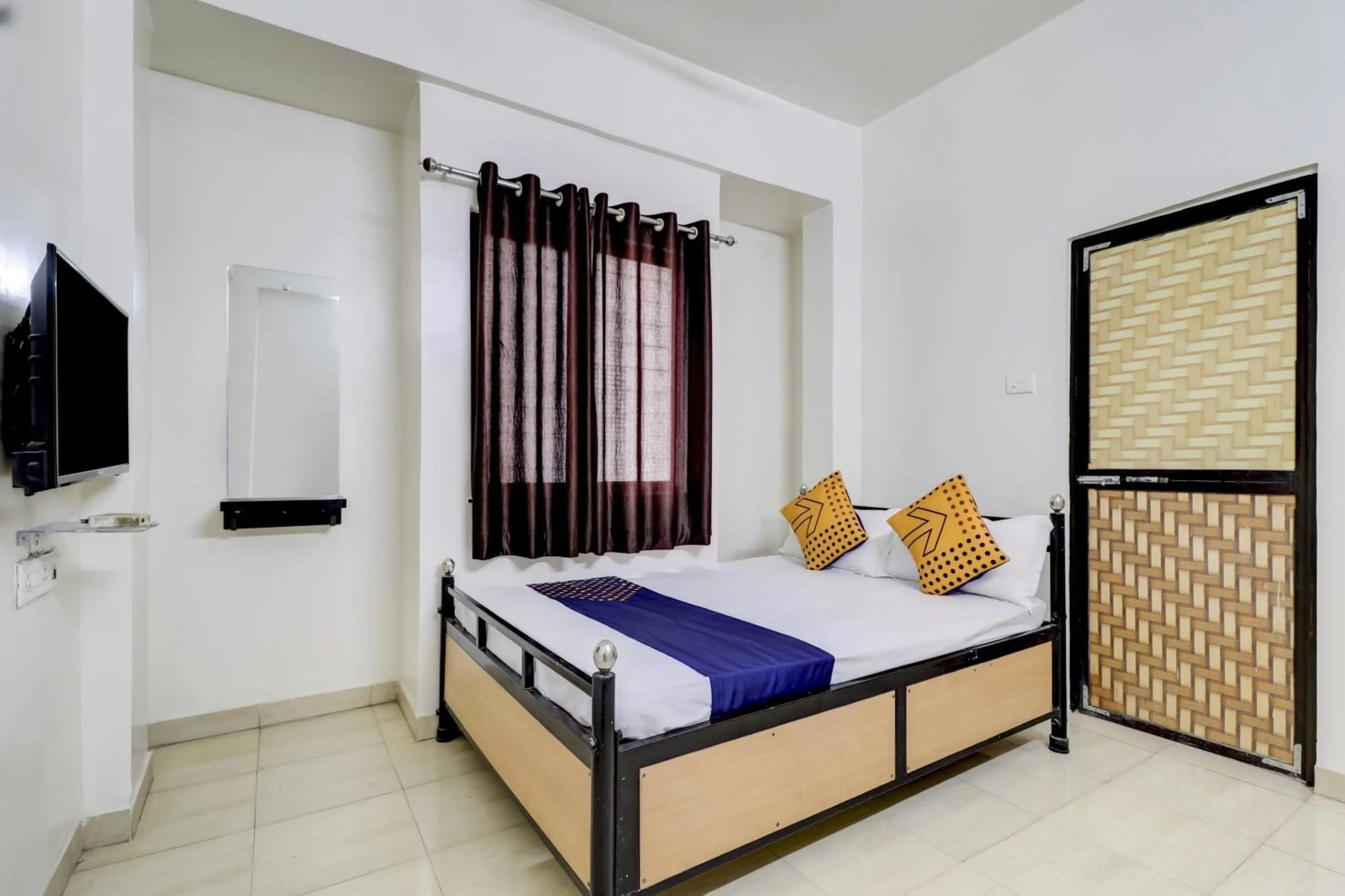 Bedroom in Hotel O Royal Rest Rooms