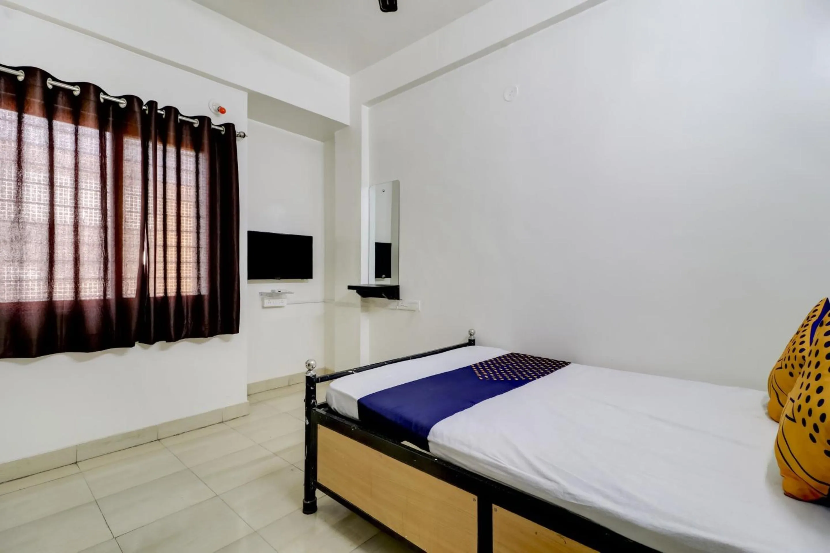 Bedroom in Hotel O Royal Rest Rooms