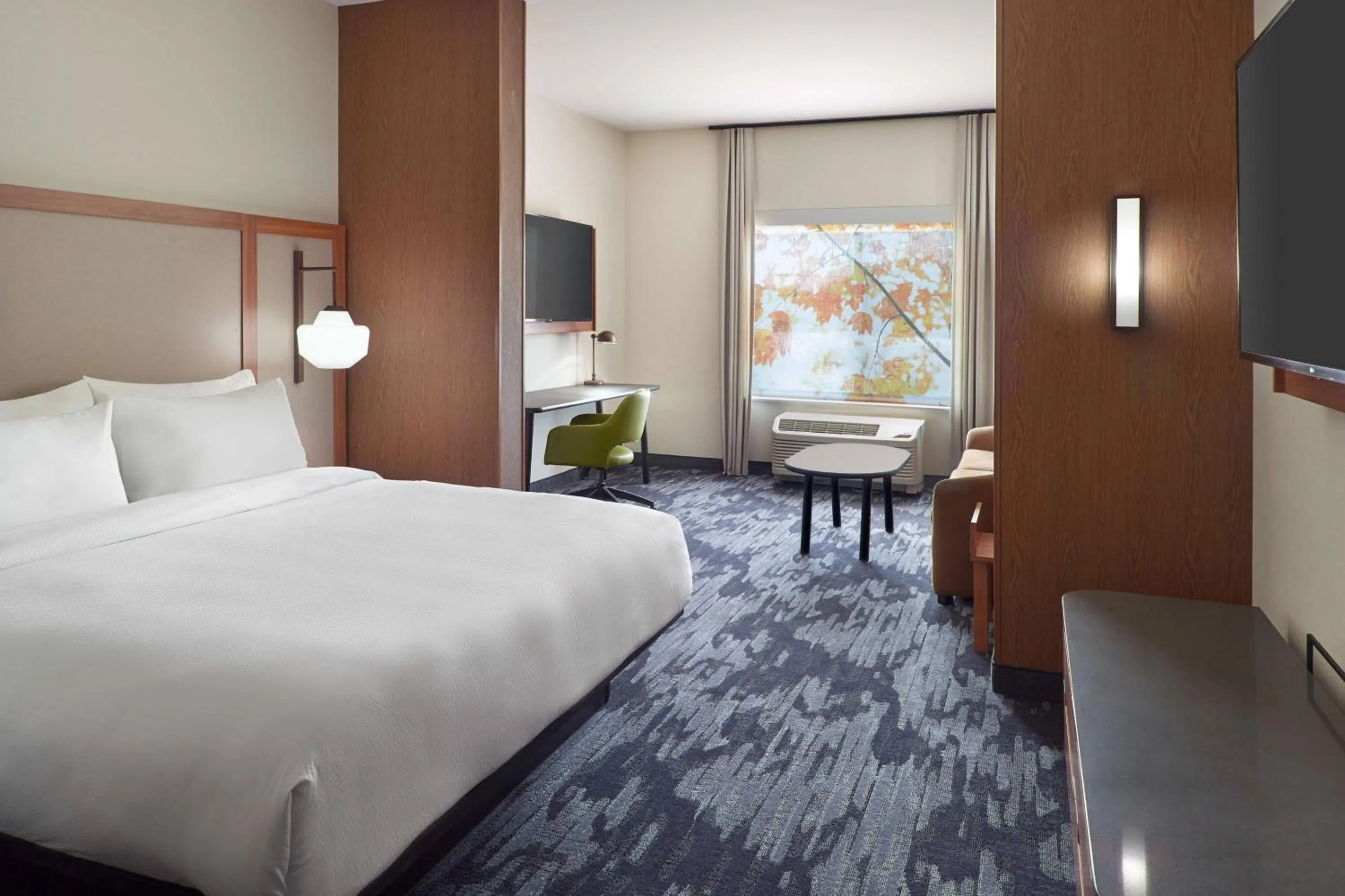 Photo of the whole room, Bed in Fairfield Inn & Suites by Marriott Athens-University Area