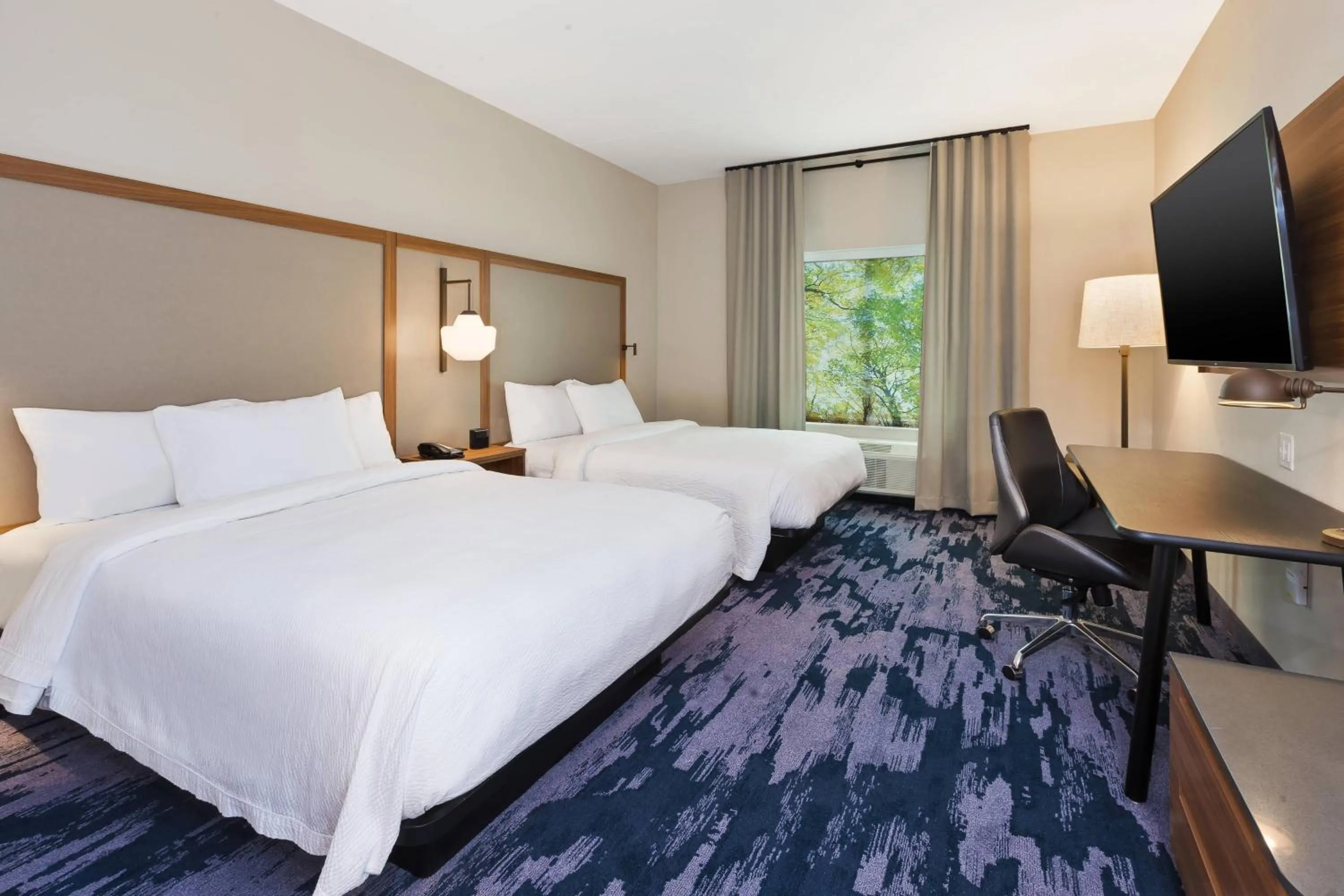 Photo of the whole room, Bed in Fairfield by Marriott Inn & Suites Knoxville Airport Alcoa