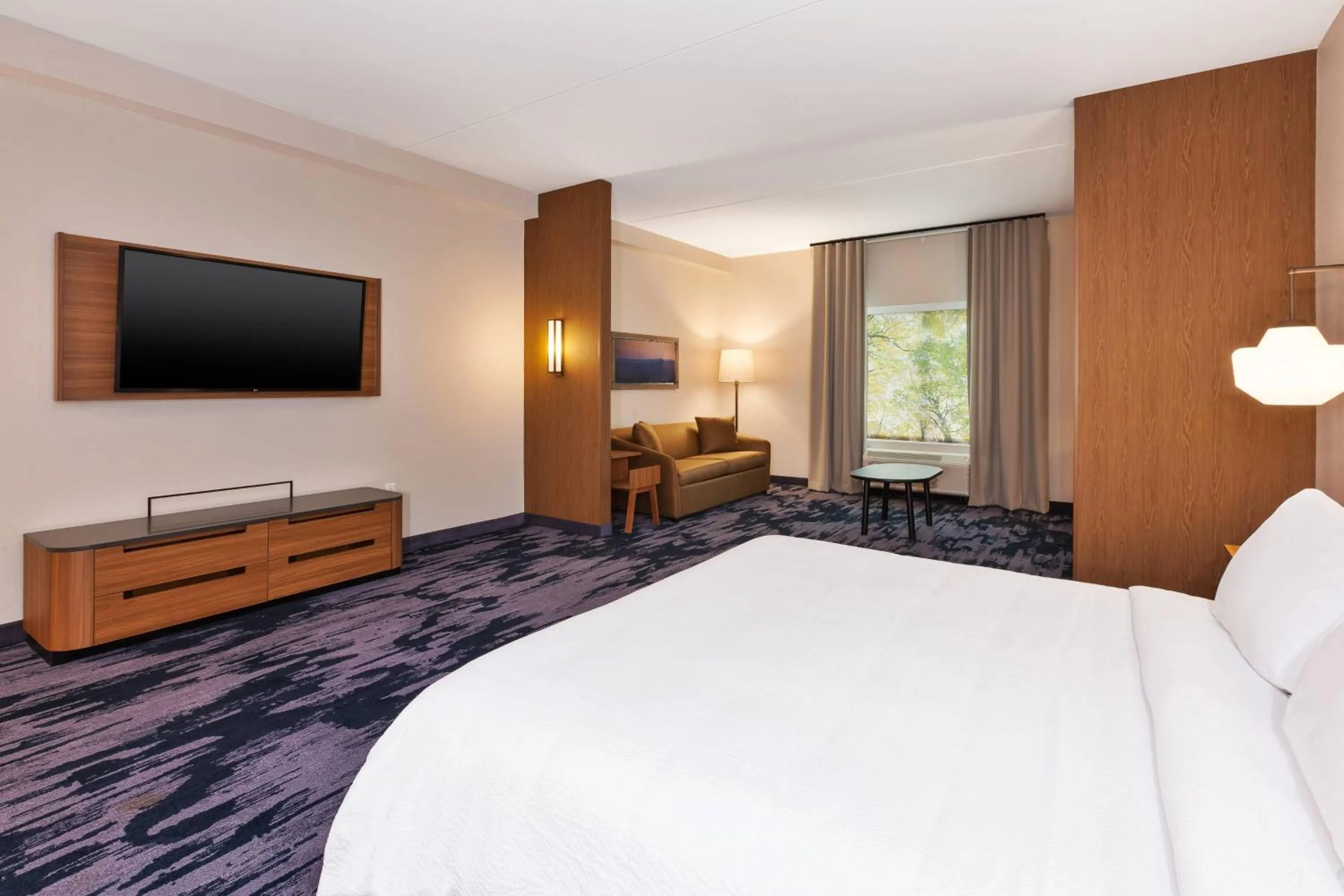Photo of the whole room, Bed in Fairfield by Marriott Inn & Suites Knoxville Airport Alcoa