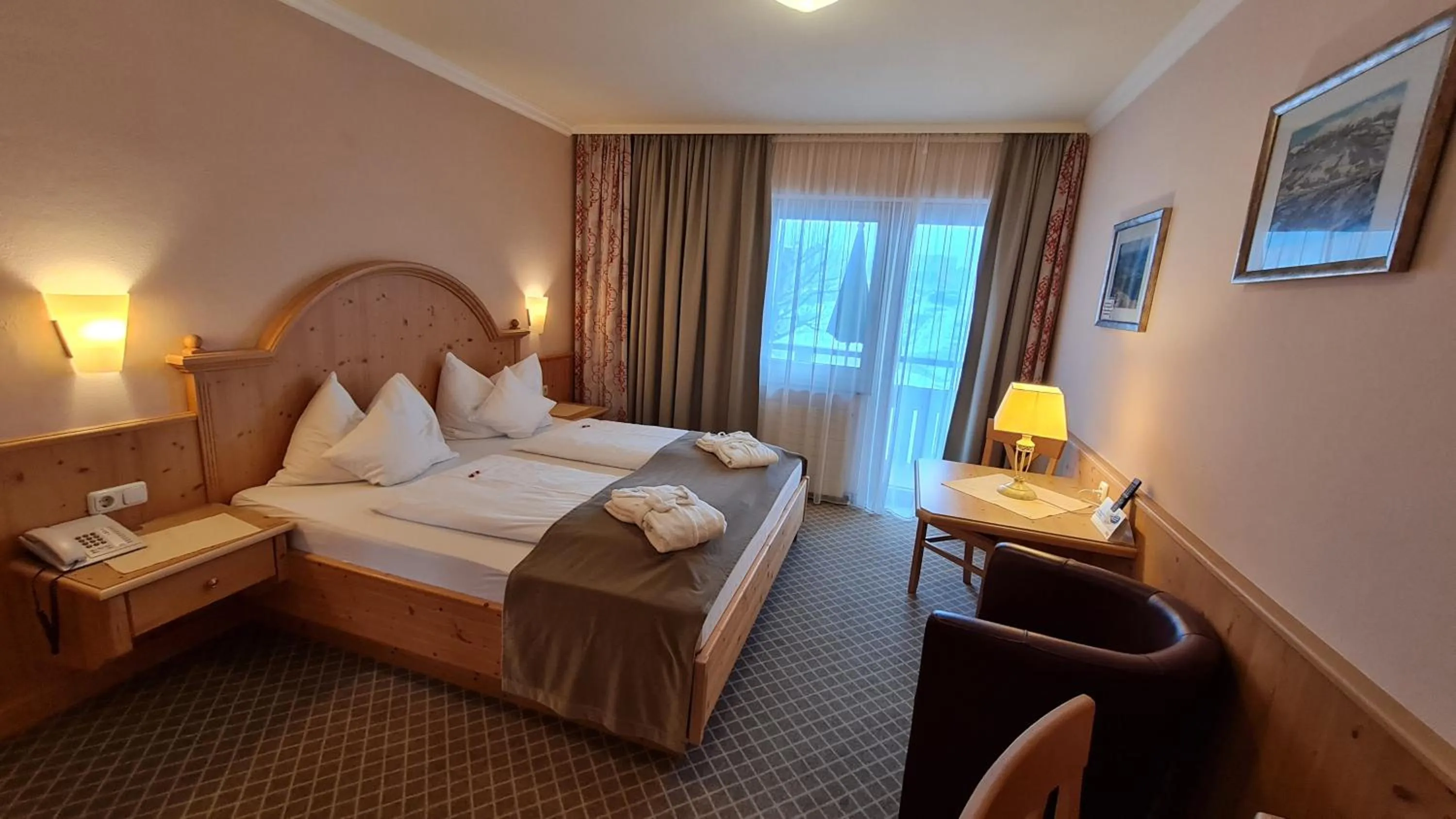 Photo of the whole room, Bed in Sport und Familienhotel Klausen