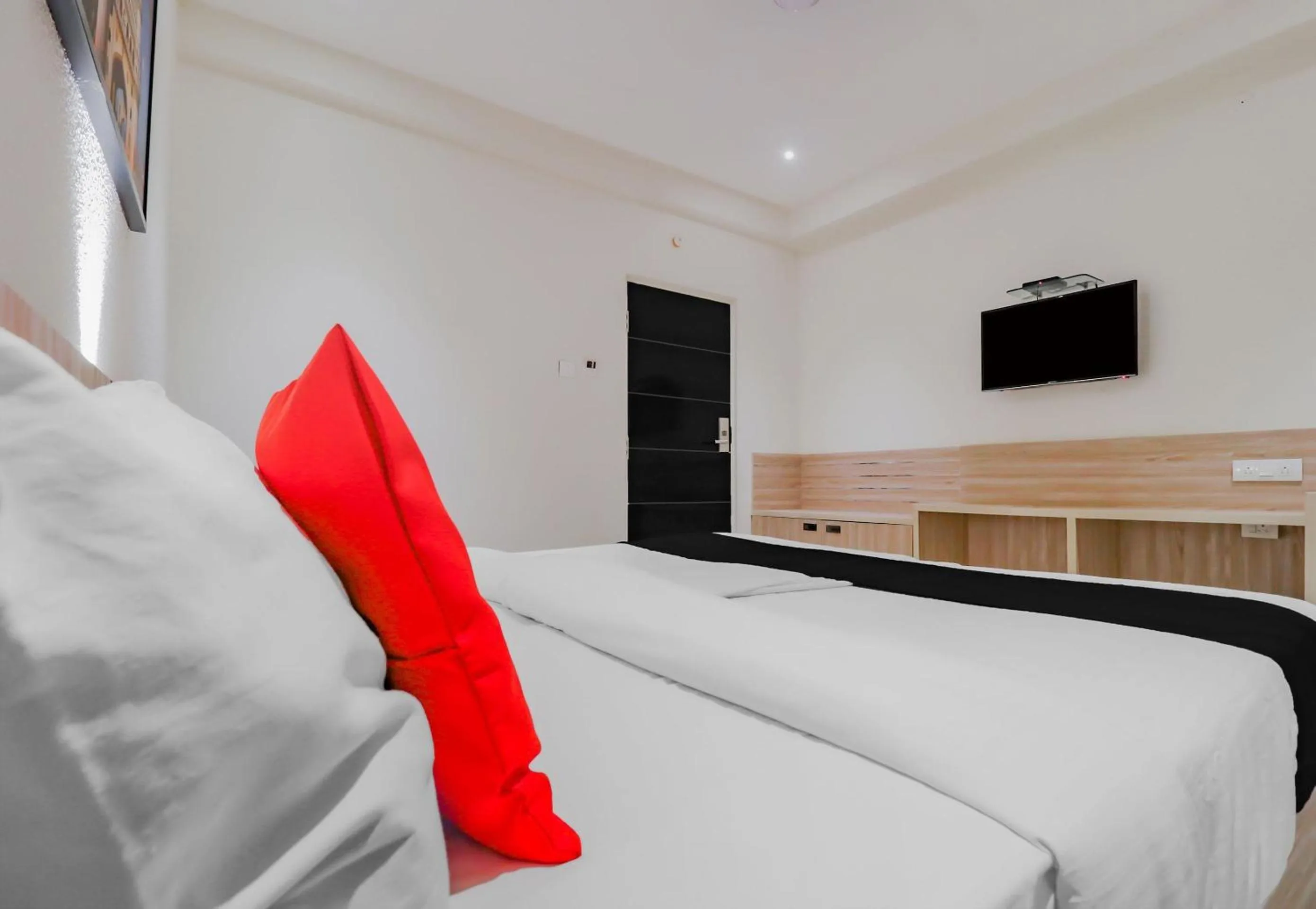 Bedroom, Bed in Capital O Royal Keys Near Brookfield Mall, AECS Layout