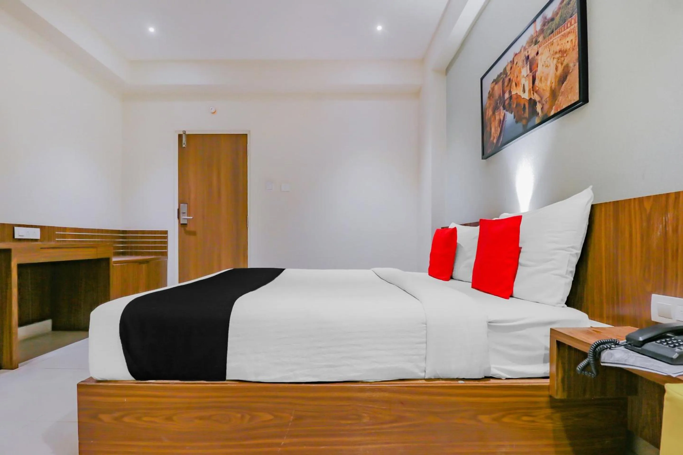 Bedroom, Bed in Capital O Royal Keys Near Brookfield Mall, AECS Layout