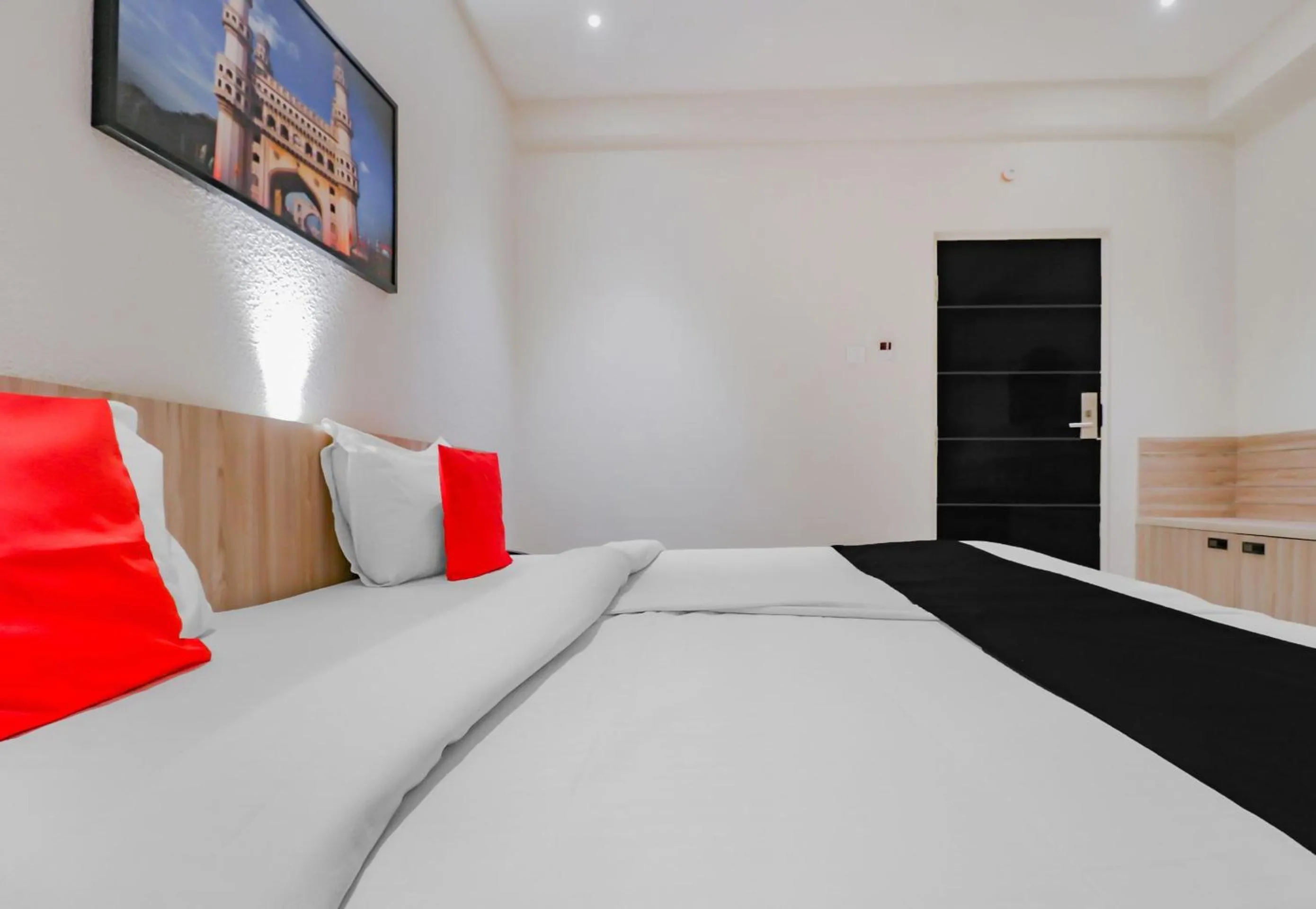 Bedroom, Bed in Capital O Royal Keys Near Brookfield Mall, AECS Layout