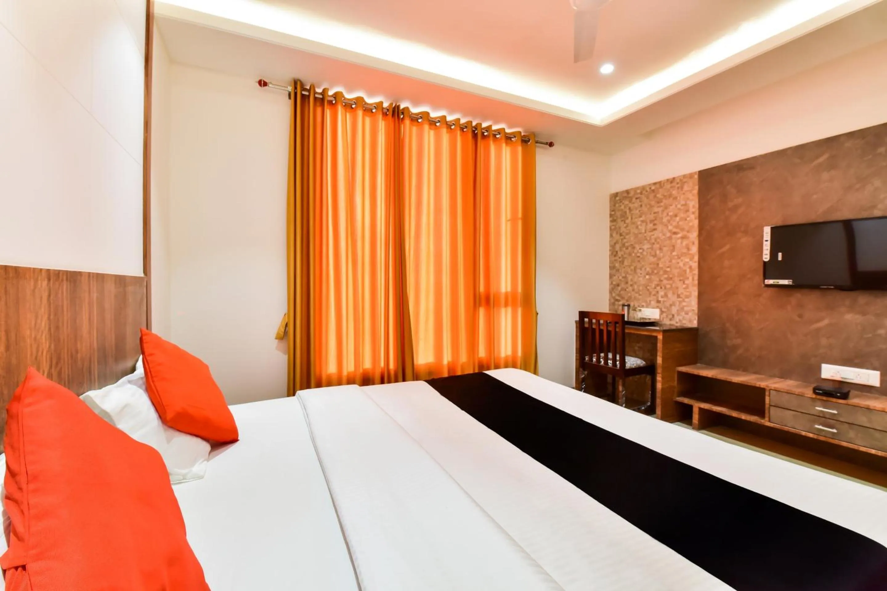 Bedroom in Capital O Maurya Inn