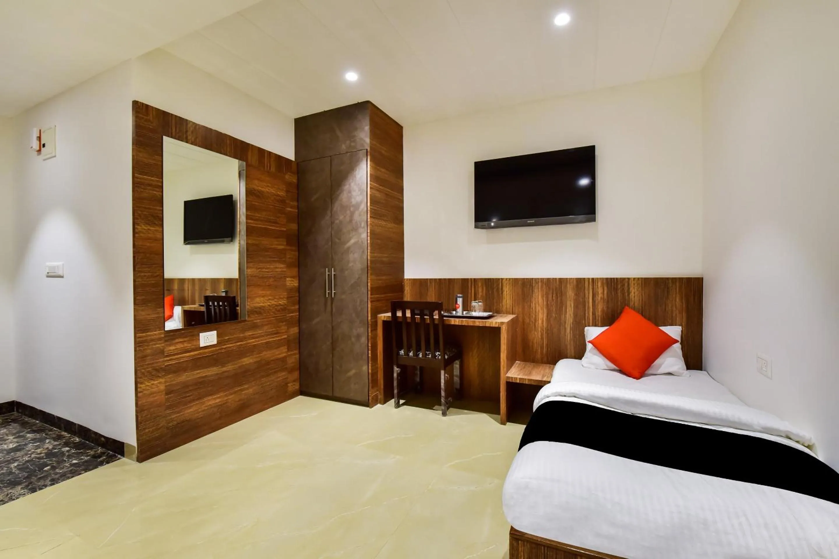 Bedroom in Capital O Maurya Inn