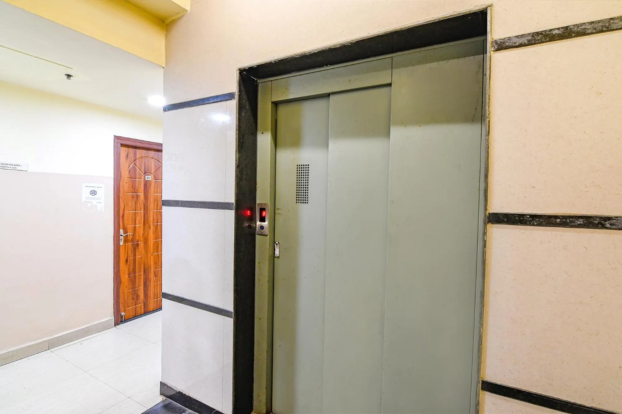 elevator in Via Westin Plaza