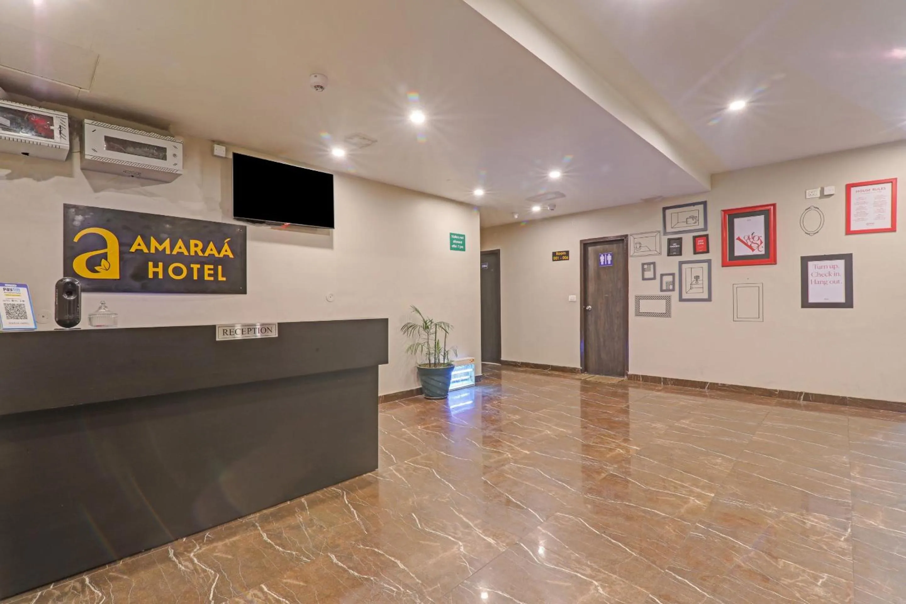 Lobby or reception in Super Townhouse Amaraa Hotel Near Phoenix Palassio
