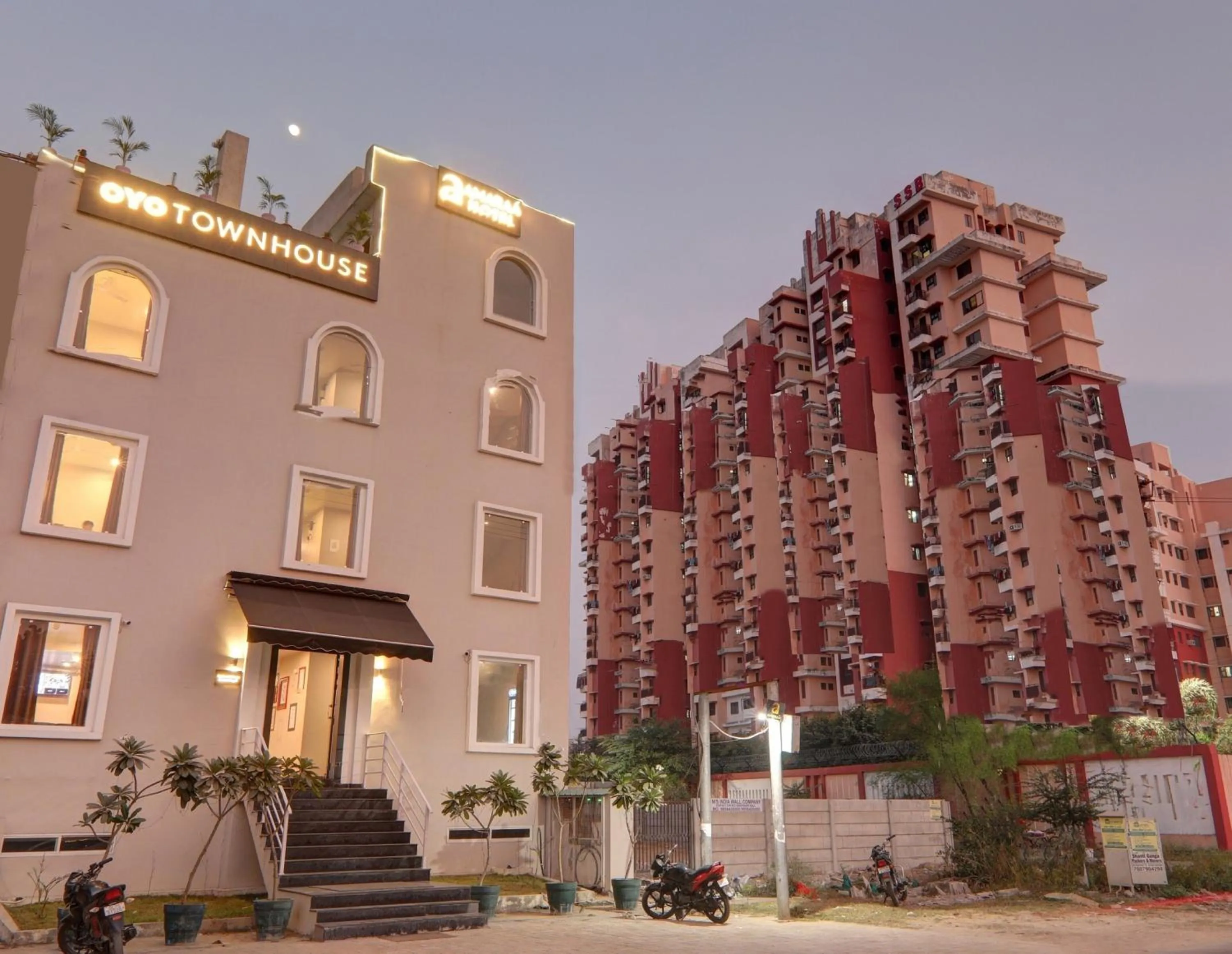 Facade/entrance in Super Townhouse Amaraa Hotel Near Phoenix Palassio