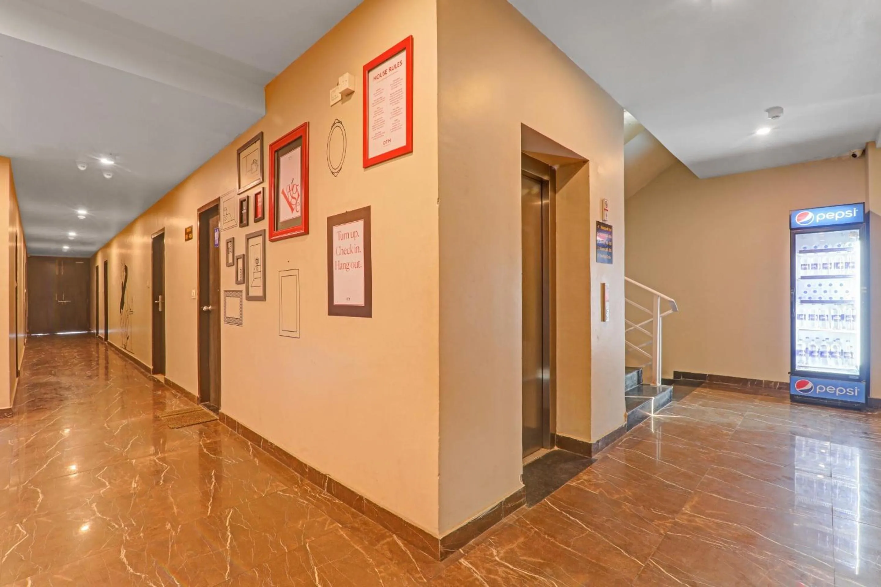 Lobby or reception in Super Townhouse Amaraa Hotel Near Phoenix Palassio