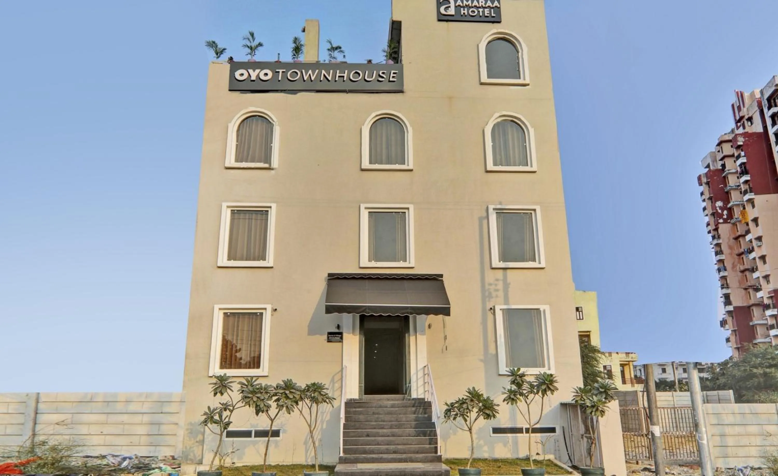 Facade/entrance in Super Townhouse Amaraa Hotel Near Phoenix Palassio