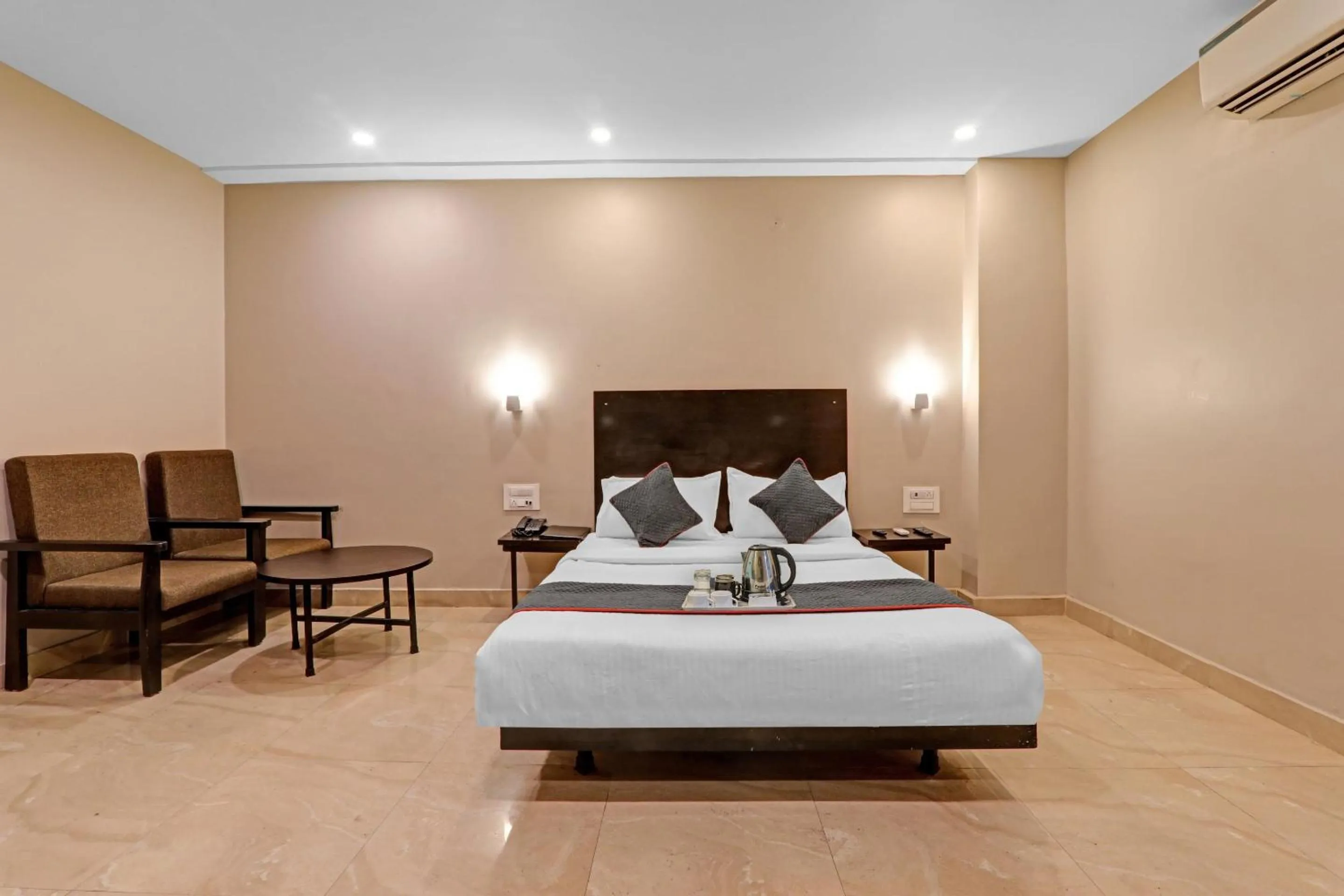 Bedroom in Super Townhouse Amaraa Hotel Near Phoenix Palassio